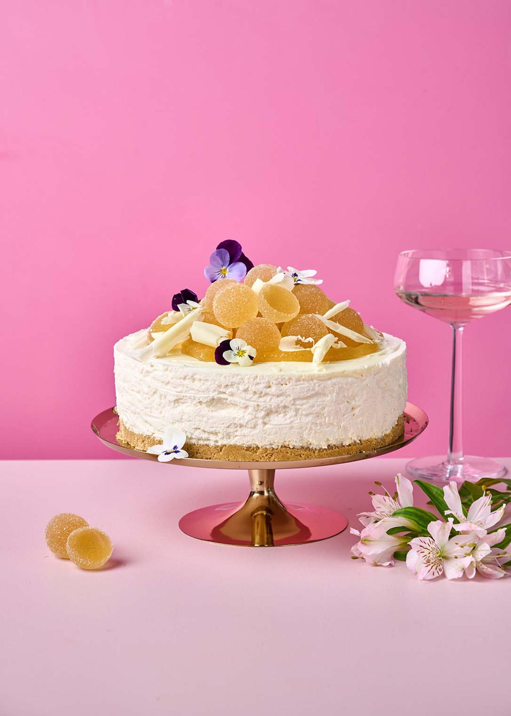 Skumppakuula-juustokakku on kevään uusi hitti – kippis kakulle!