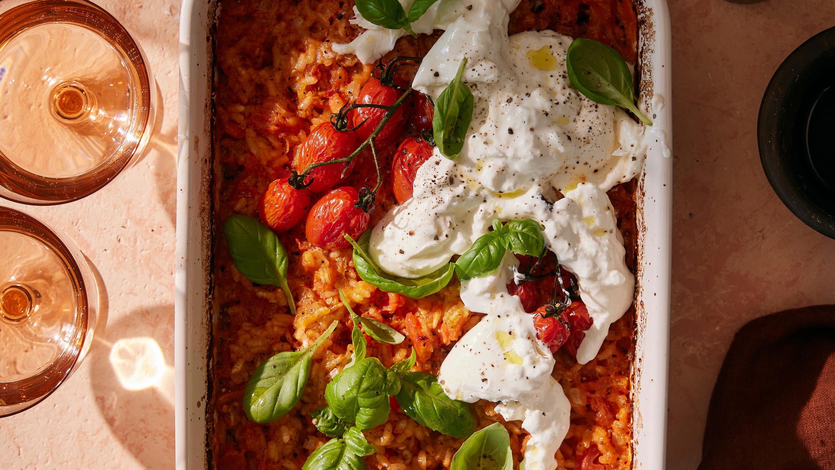 Ihastu italialaiseen uunirisottoon! Mehevä ja juustoinen risotto valmistuu sukkelasti yhdessä astiassa