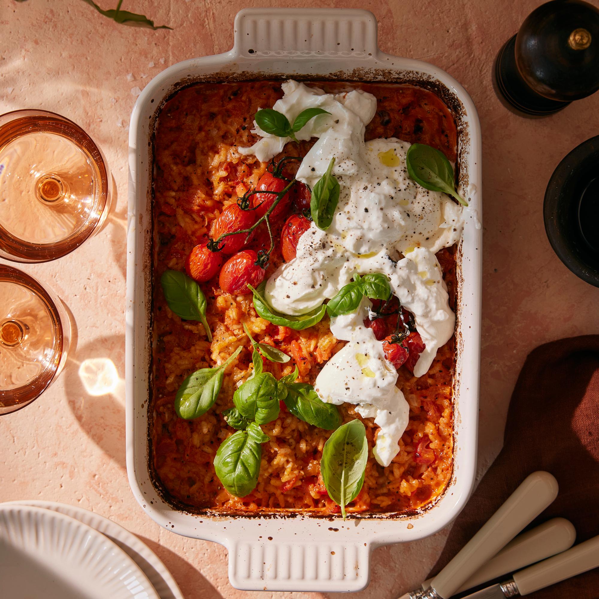 Ihastu italialaiseen uunirisottoon! Mehevä ja juustoinen risotto valmistuu sukkelasti yhdessä astiassa