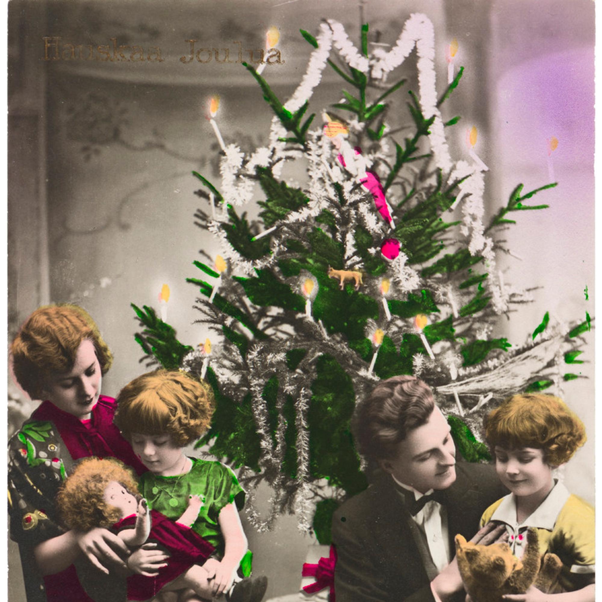 Öisiä näkyjä, perunajauhovelliä ja enkelinhiuksia – joulukuusen historia on täynnä pieniä ihmeitä