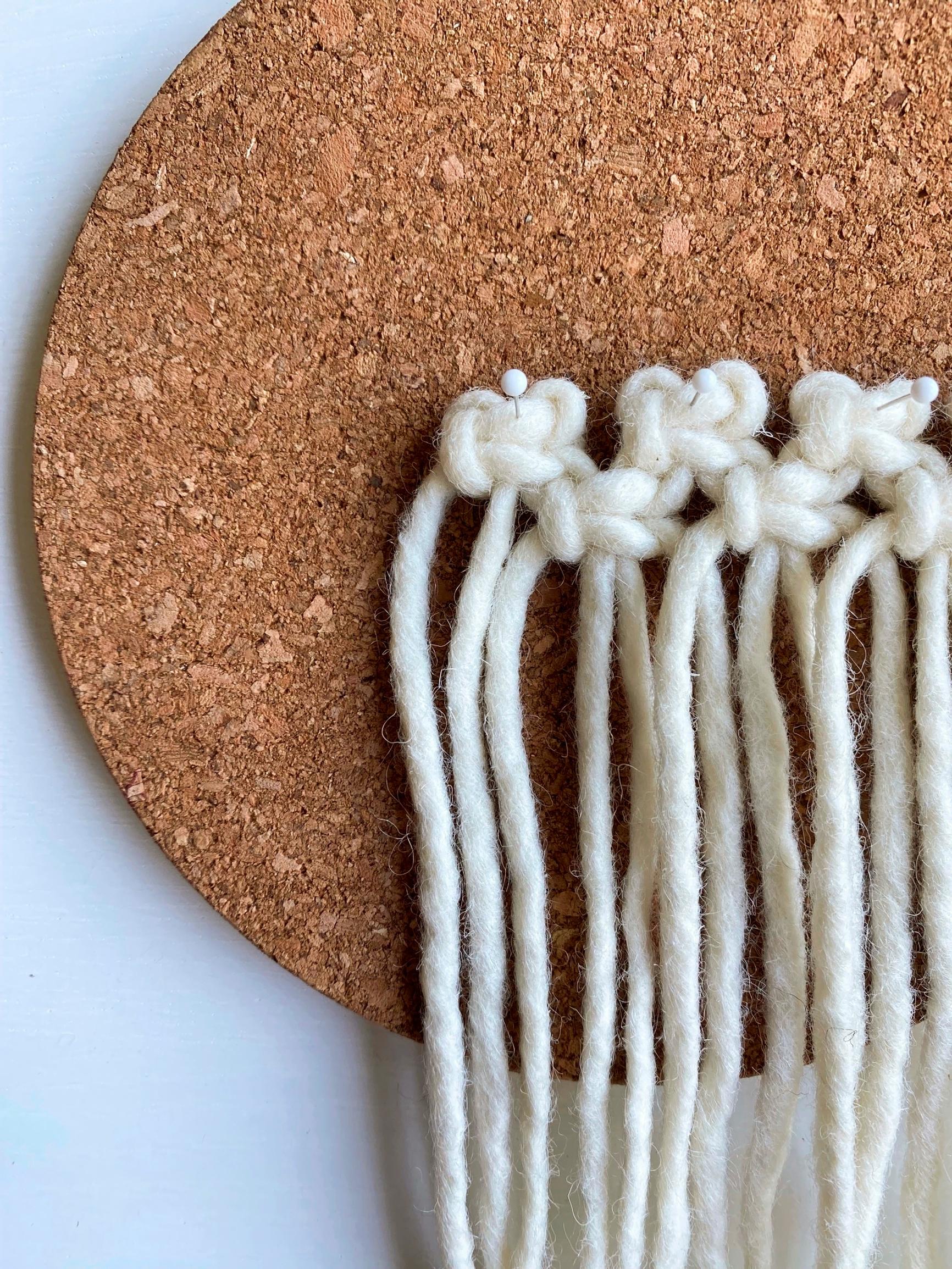 Tee solmuja vierekkäin näin.