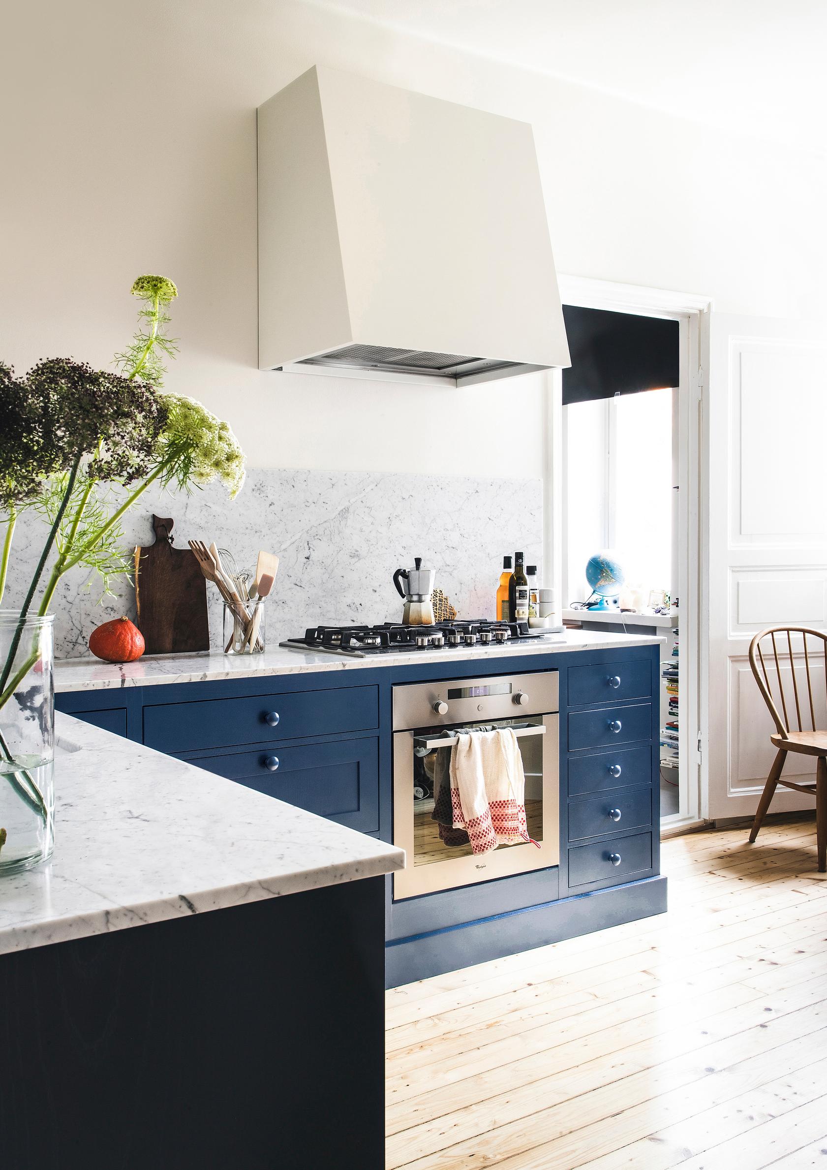 Sinivalkoinen keittiö