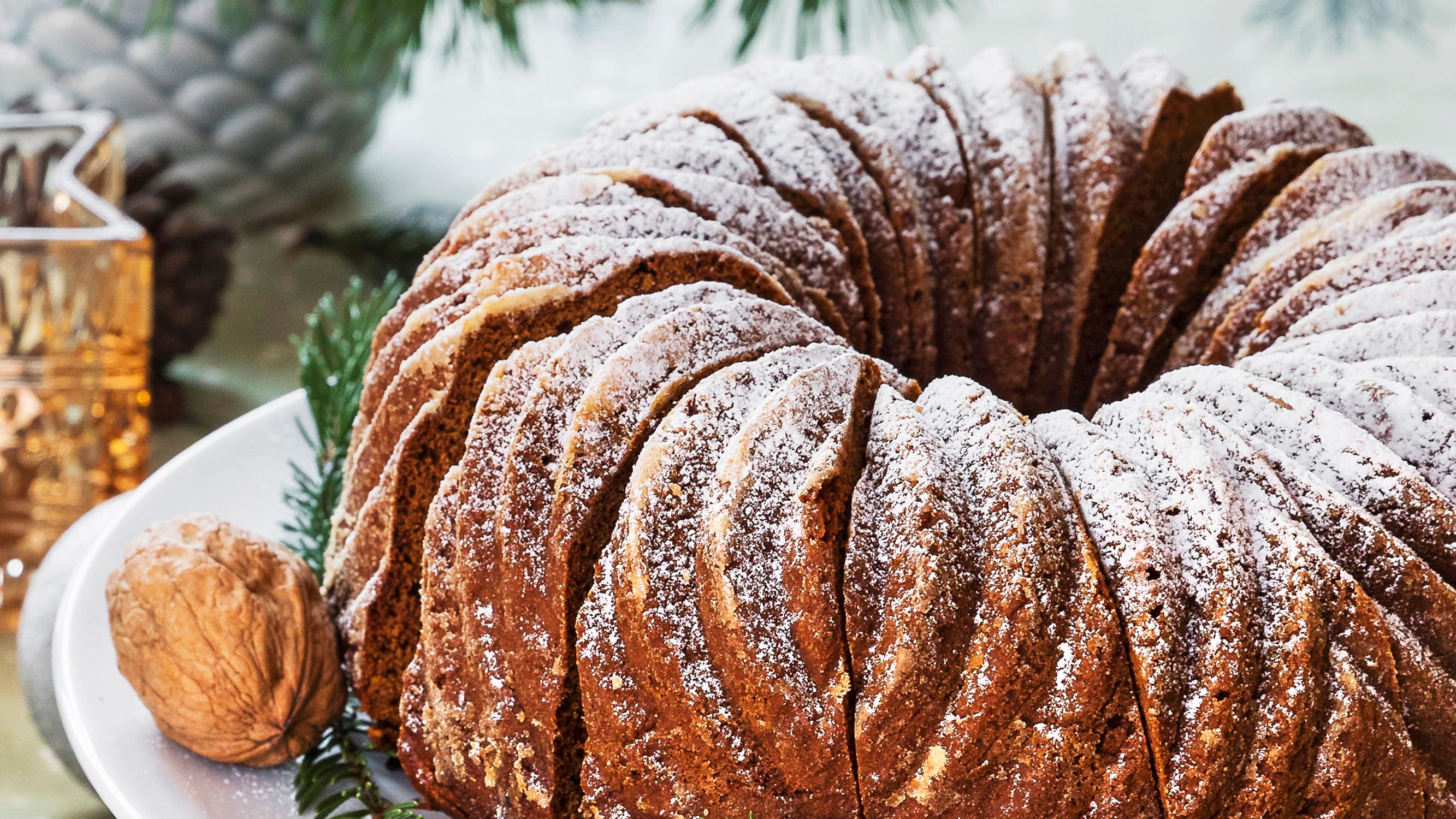 Punssi-taatelikakku – jouluinen klassikkoleivonnainen aikuiseen makuun