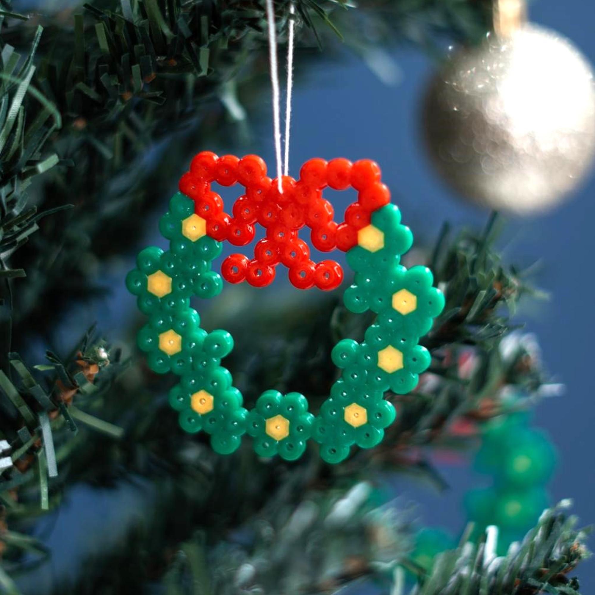 Minikranssit hamahelmistä – ripusta söpöt koristeet kuuseen tai kiinnitä joulukortteihin