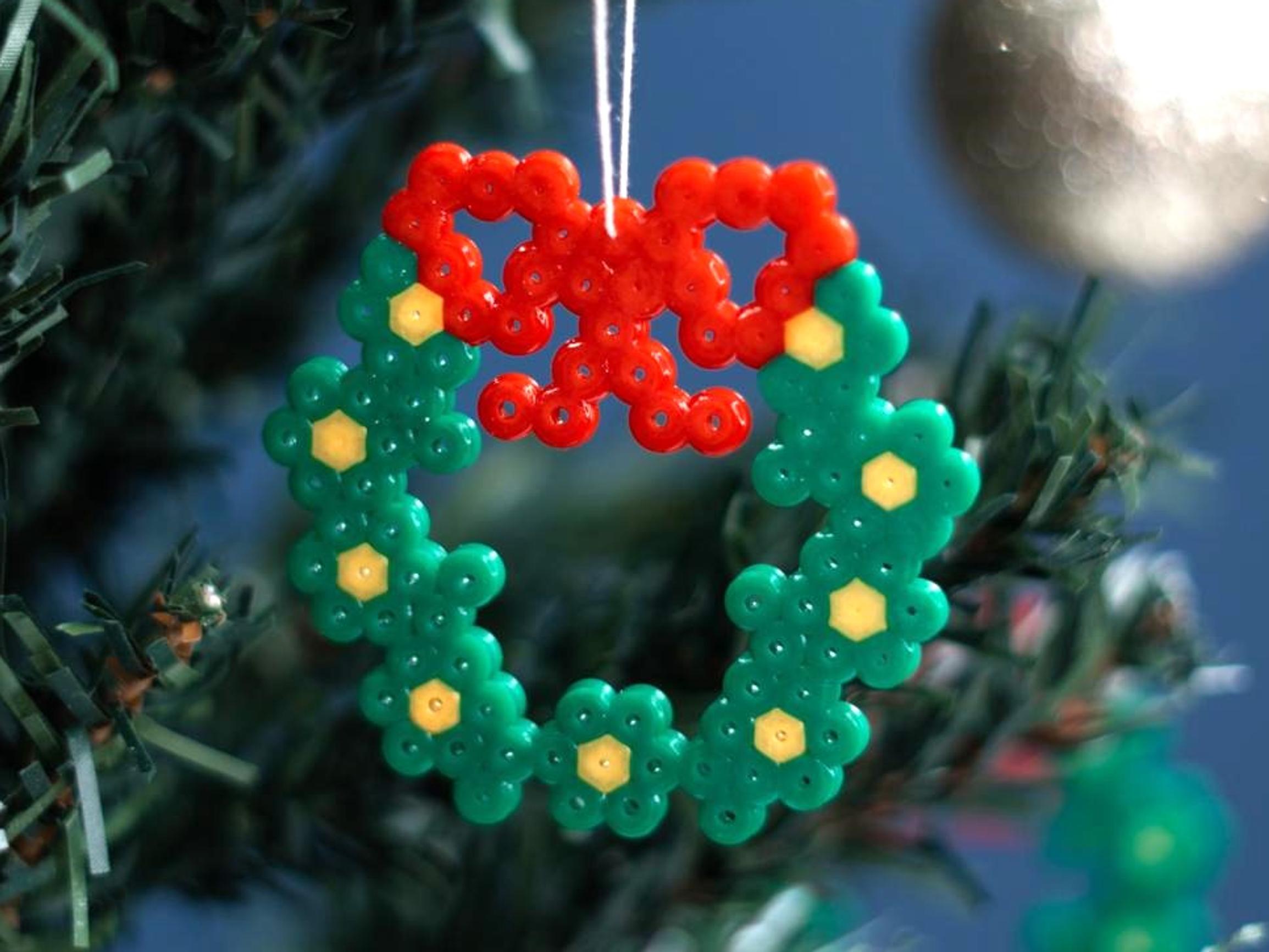 Minikranssit hamahelmistä – ripusta söpöt koristeet kuuseen tai kiinnitä joulukortteihin