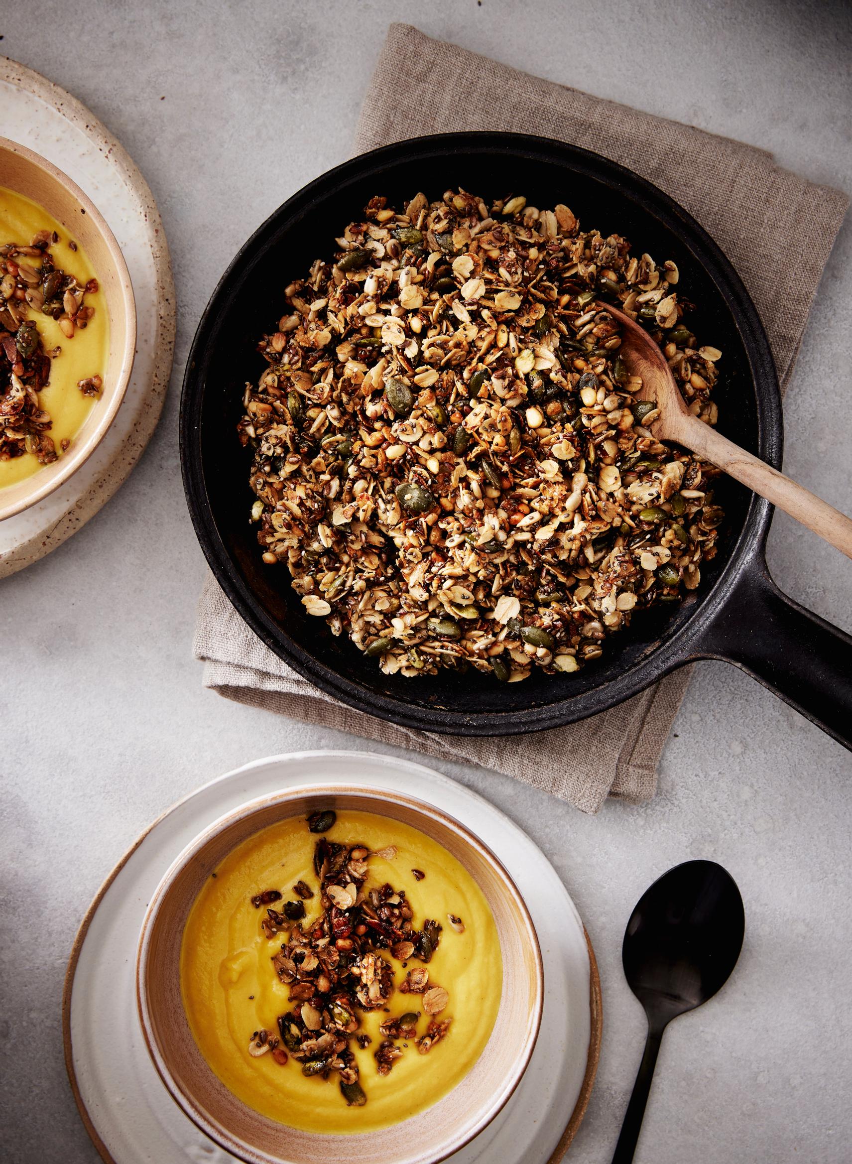 Granola paistinpannulla.