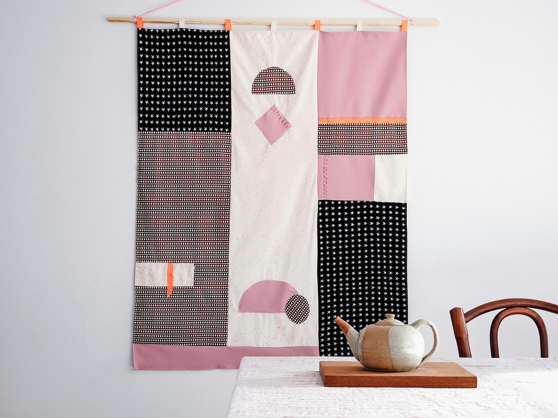 Onni tulee pienissä paloissa! Palalaarin aarteista tai jämätilkuista syntyy kiva seinävaate yhdessä illassa