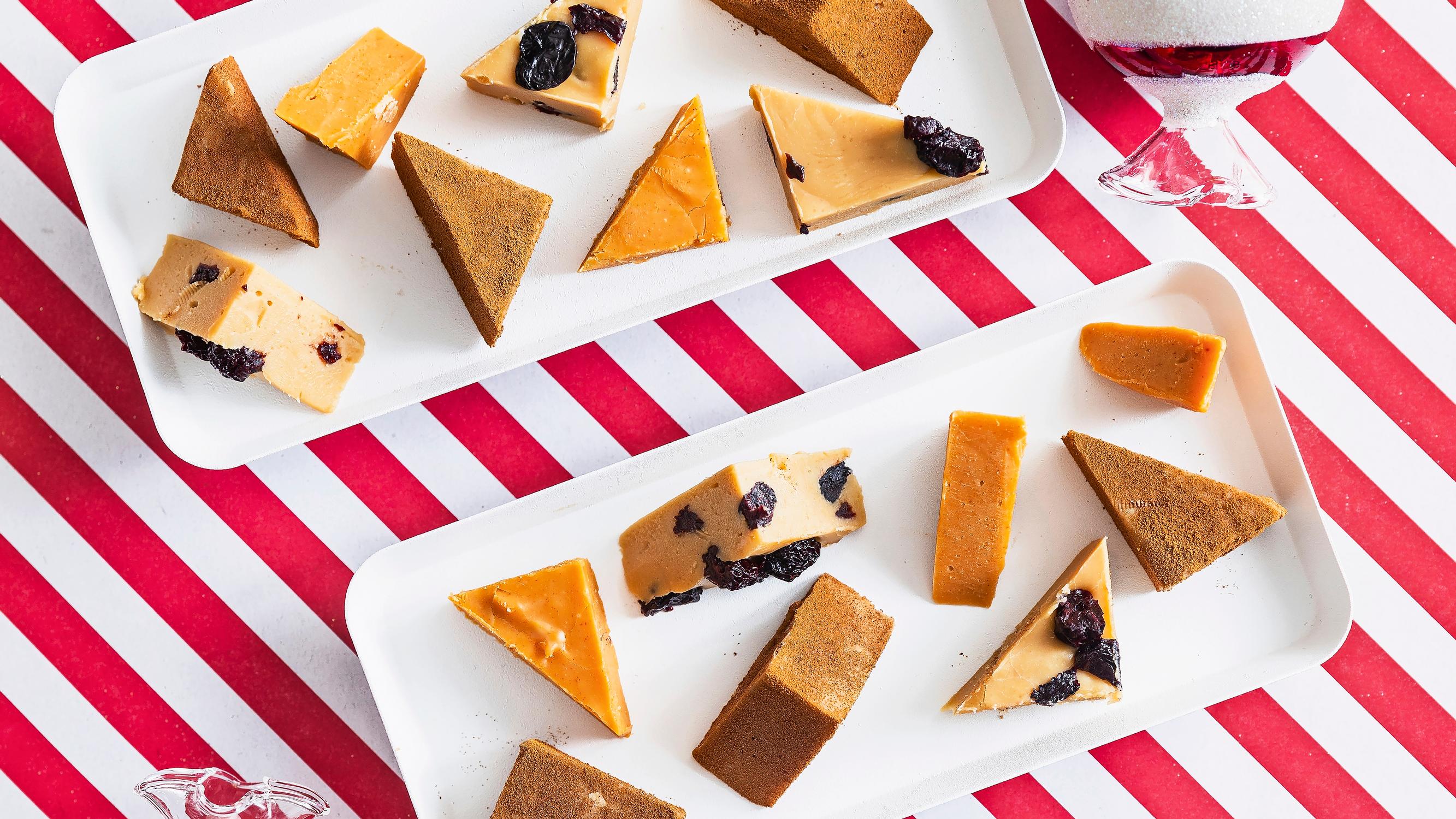 Suussa sulava karamelli-valkosuklaafudge on koukuttavan herkullista – valitse mauksi chili, espresso tai kirsikka