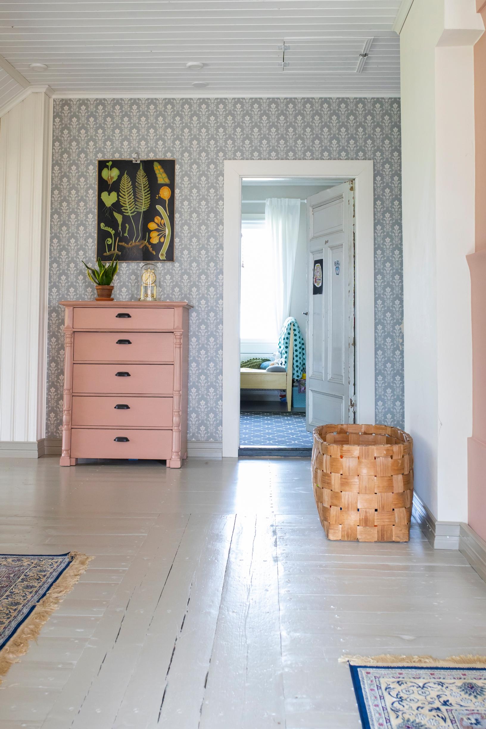 Vanhan talon värejä ja tunnelmaa