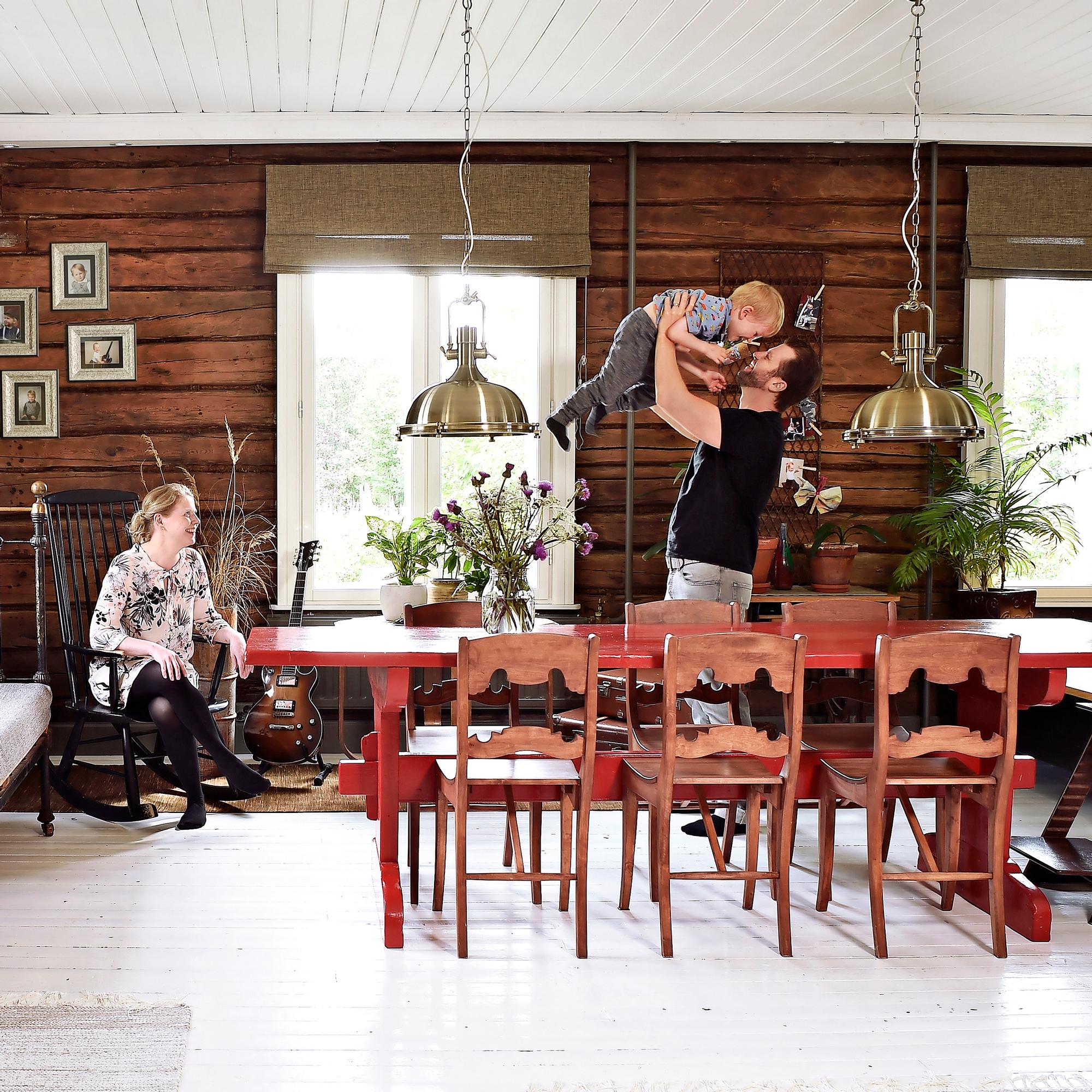 Sukutila sai uuden elämän Katrin ja Tonin käsissä: ”Jos rupeaa vanhaa korjaamaan, pitää olla pohjaton lompakko tai halu tehdä itse”