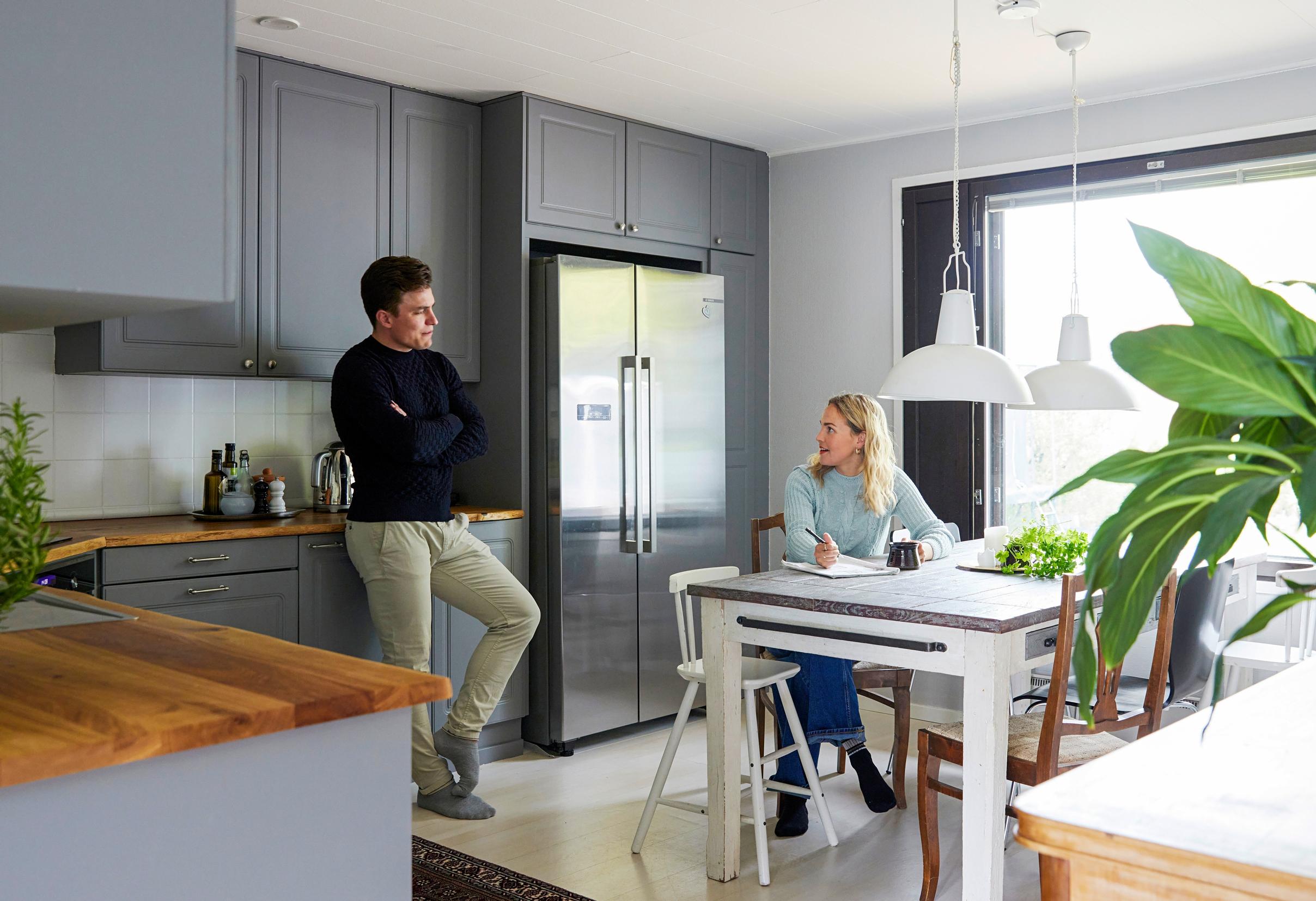 Iines ja Jiri Veistola keittiössä