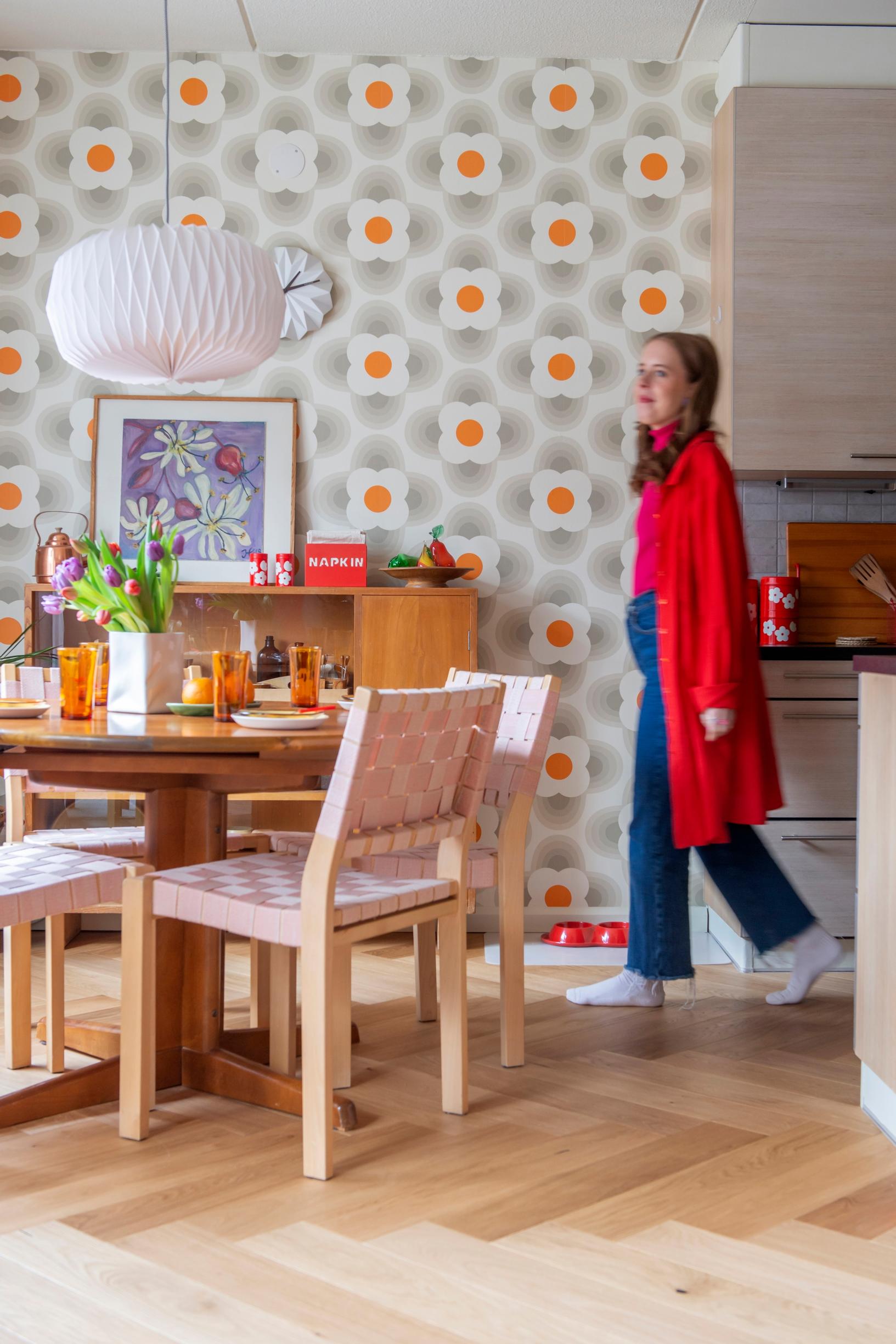tiina rouhiainen keittiössään