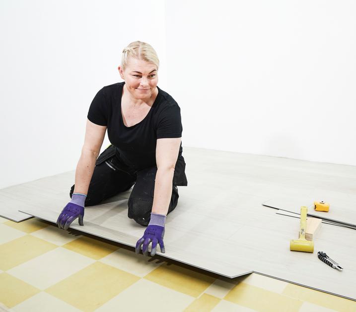 Vinyylilattian asennus näin onnistut ilman liimaa ja ruuveja Meillä