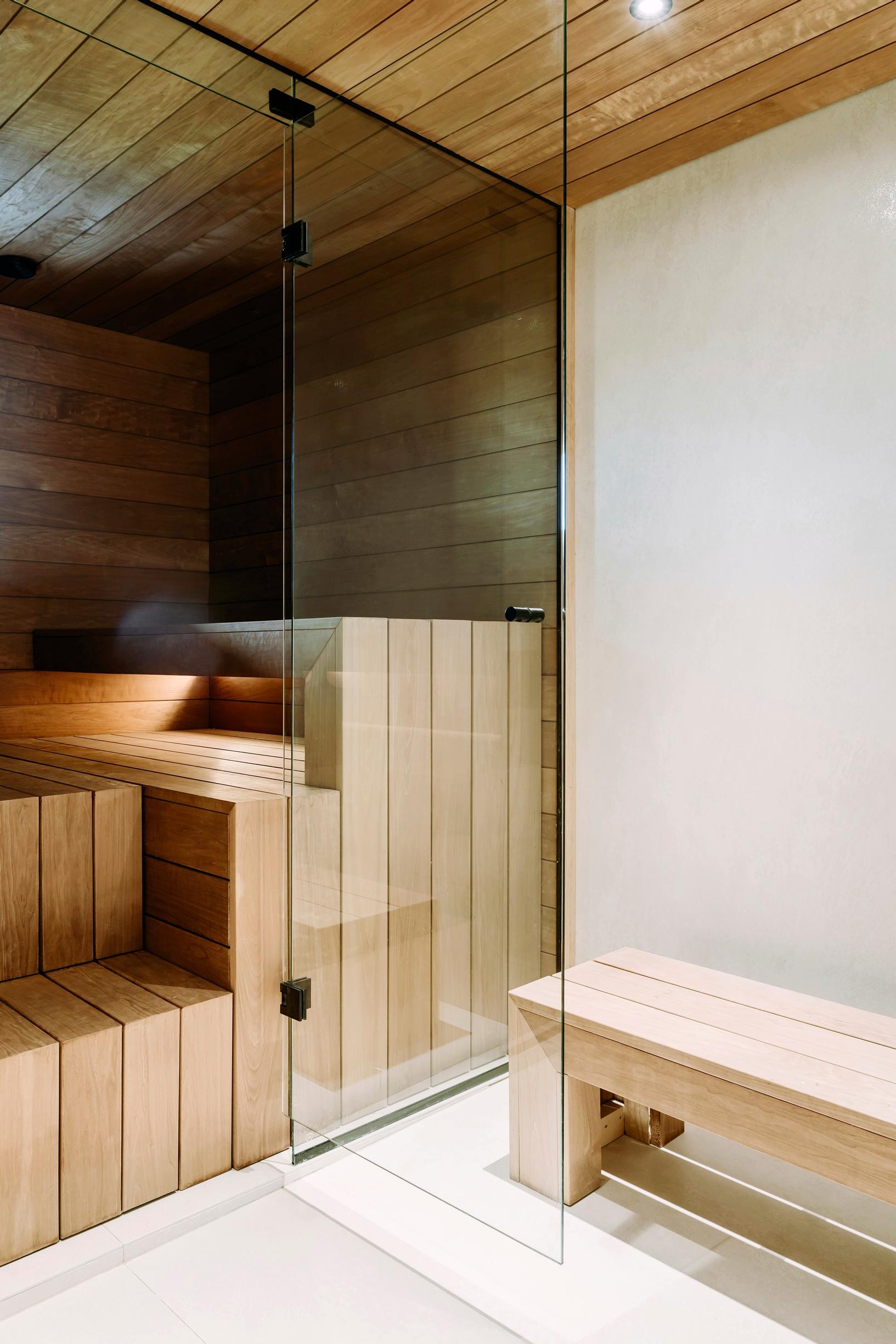 Sauna on tehty lämpökäsitellystä haavasta.