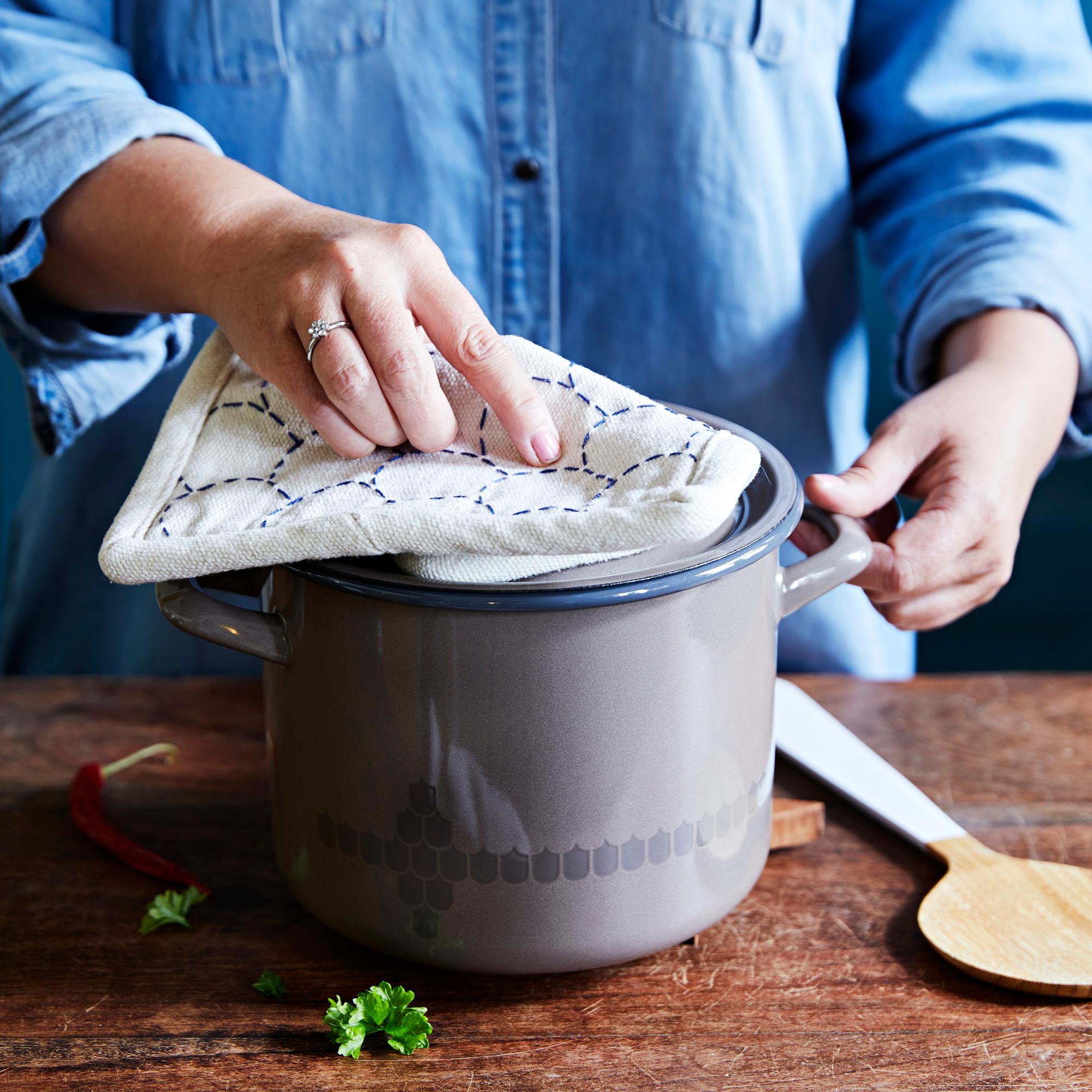 Keittiöpyyhe koreaksi ja särmää saunakassiin! Etupistokirjonta koristaa kodin tekstiilit – katso ohje ja poimi ideat