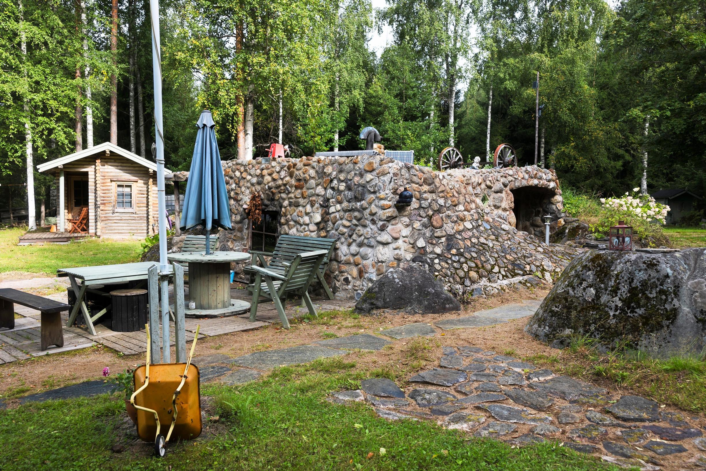 Erikoinen mukulakivisauna