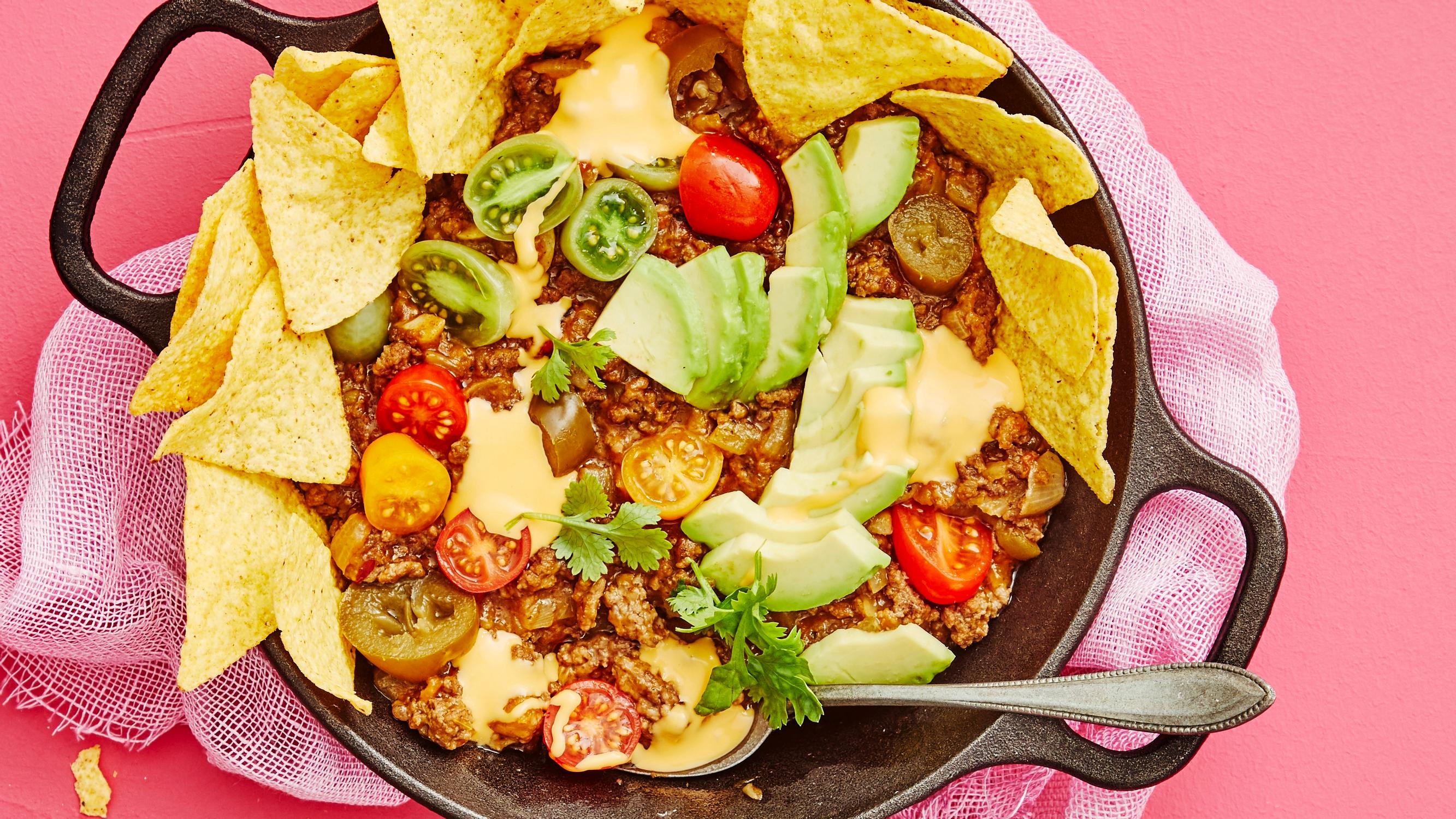 Oikaiseminen sallittu! Koko perheen nachopannu saa piristystä hedelmäisestä salsakastikkeesta 