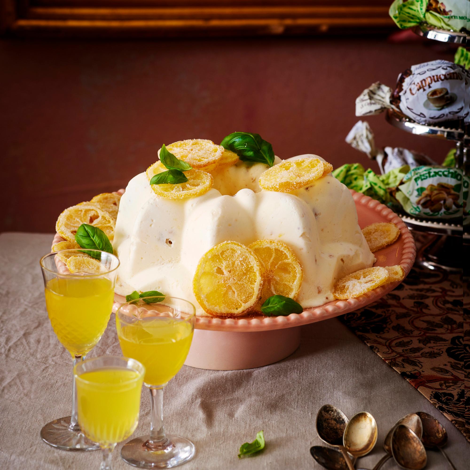 Limoncello-ricottajäädyke − italialainen ihanuus, jonka sisälle kätkeytyy keksimuruja ja pinnalla loistavat kandeeratut sitruunat