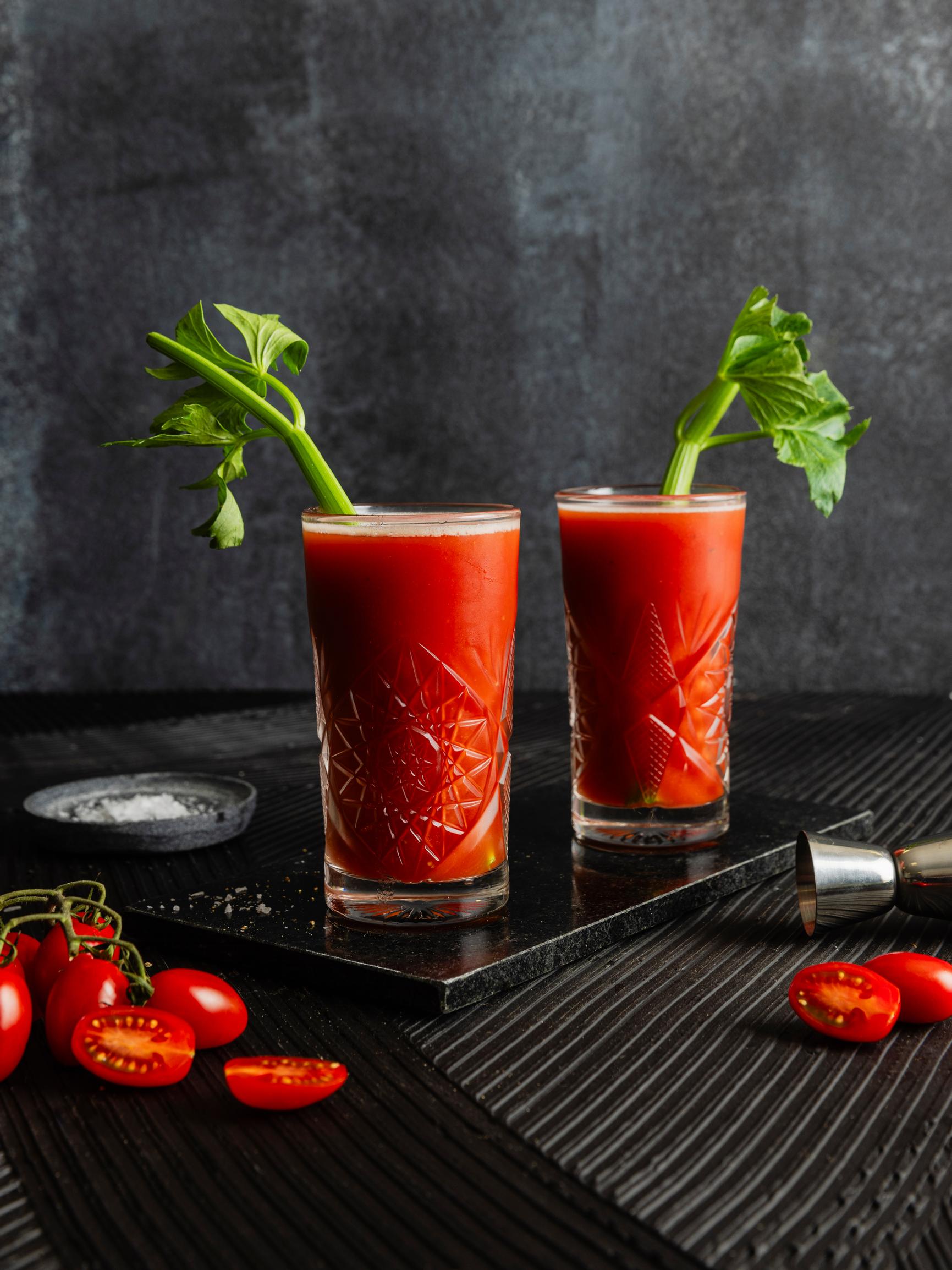 Bloody Mary – tomaattinen klassikkodrinkki terästetään vodkalla ja tabascolla