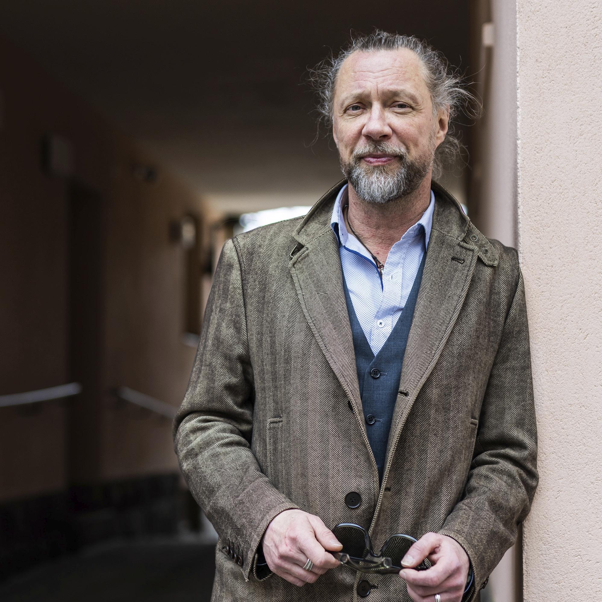 ”Illallinen oli käänteentekevä” – sienet laittoivat näyttelijä Antti Reinin mielen, kehon ja ruokavalion uusiksi