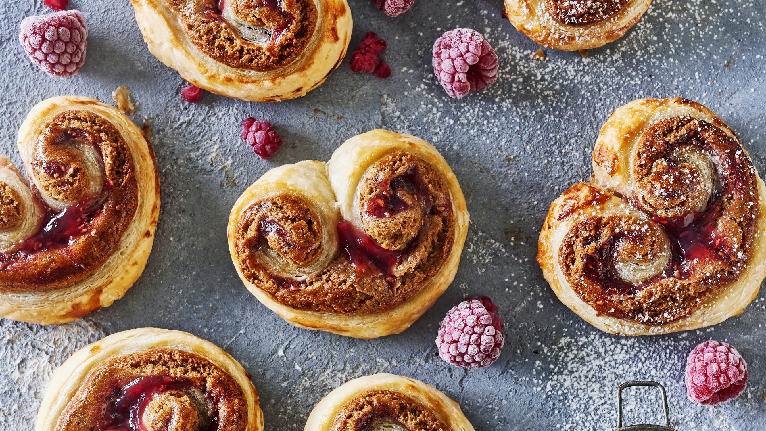 Piparijoulutorttu yhdistää kaksi joulun suursuosikkia – ja tarvitset vain 3 raaka-ainetta!