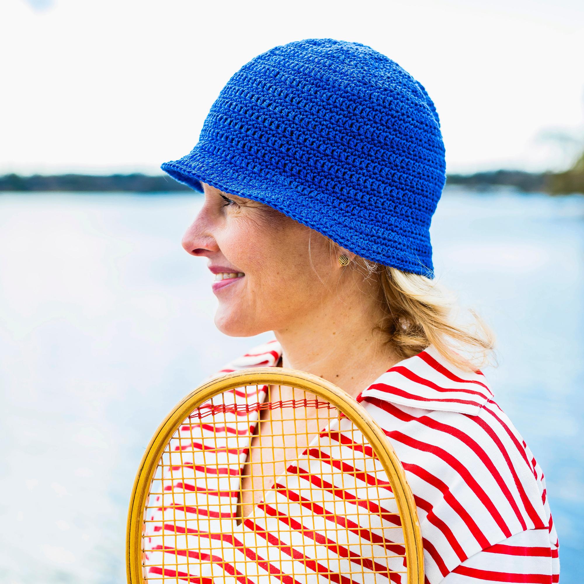 Kalastajahattu on monikäyttöinen asuste, joka suojaa päätä ja niskaa – näin virkkaat klassikkohatun itse