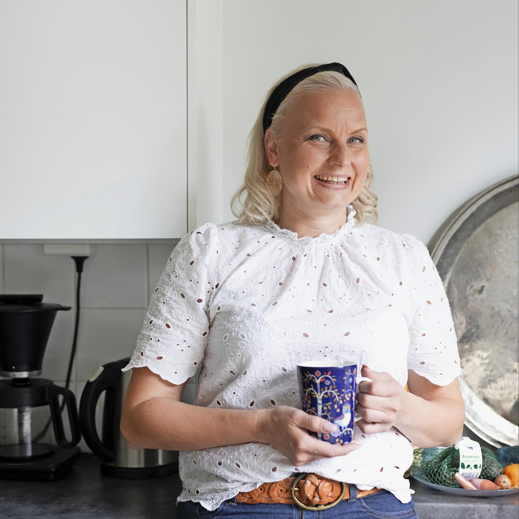Suurperheen ratkaisu eron jälkeen: ”Ostimme lapsille kerrostaloasunnon, jossa me aikuiset asumme vuorotellen”