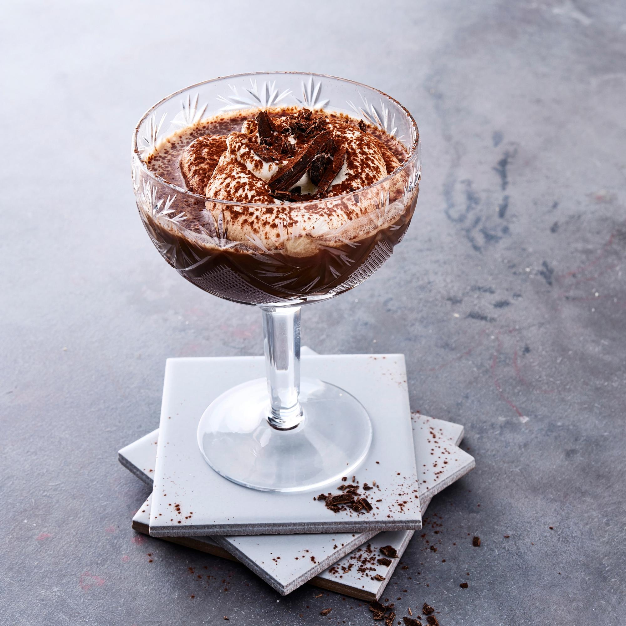 Suklainen tiramisucocktail – rakastetun jälkiruoan drinkkiversio viettelee!