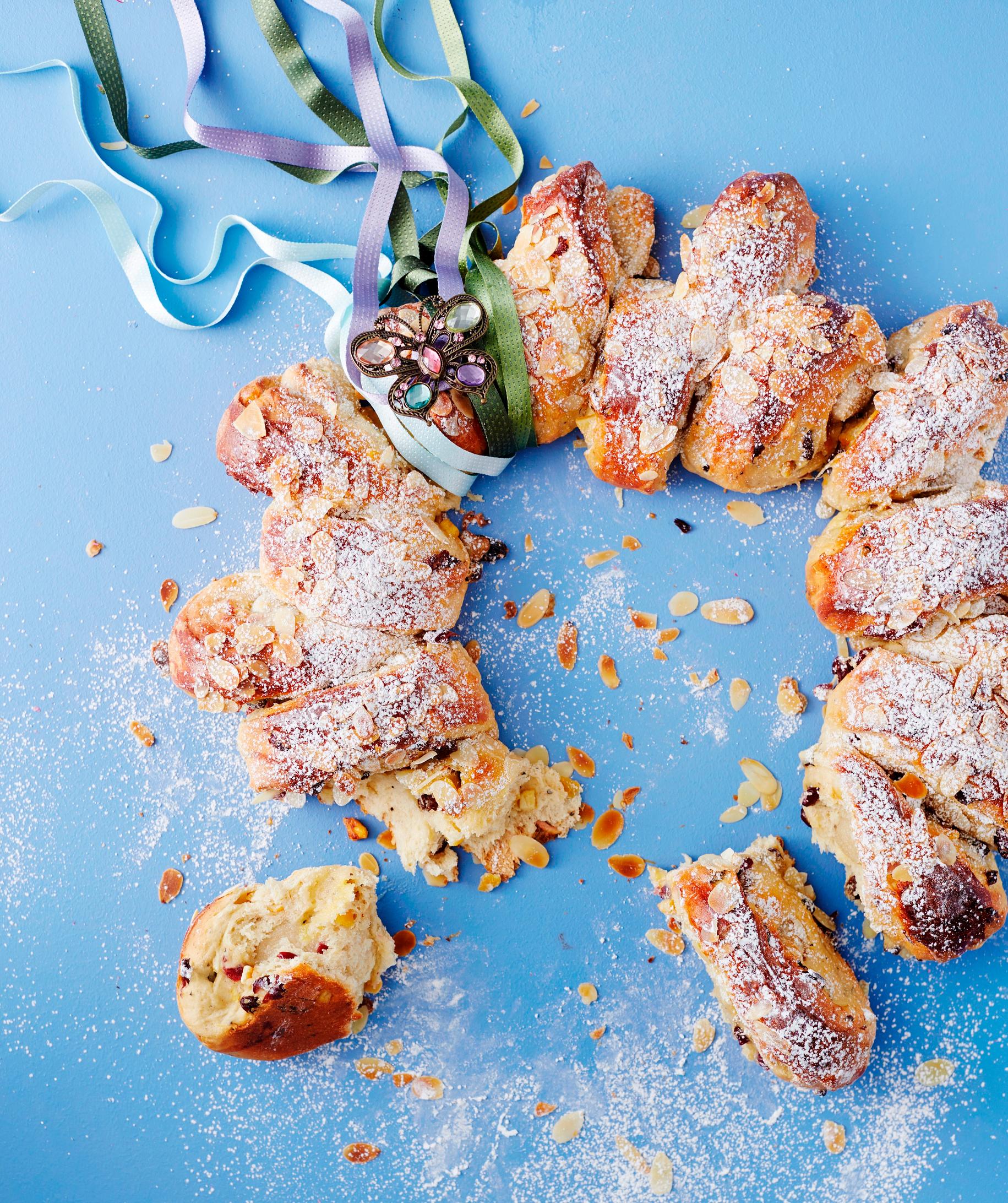 Stollen – mehevä saksalainen joulupulla, jossa ei mantelimassaa pihistellä!