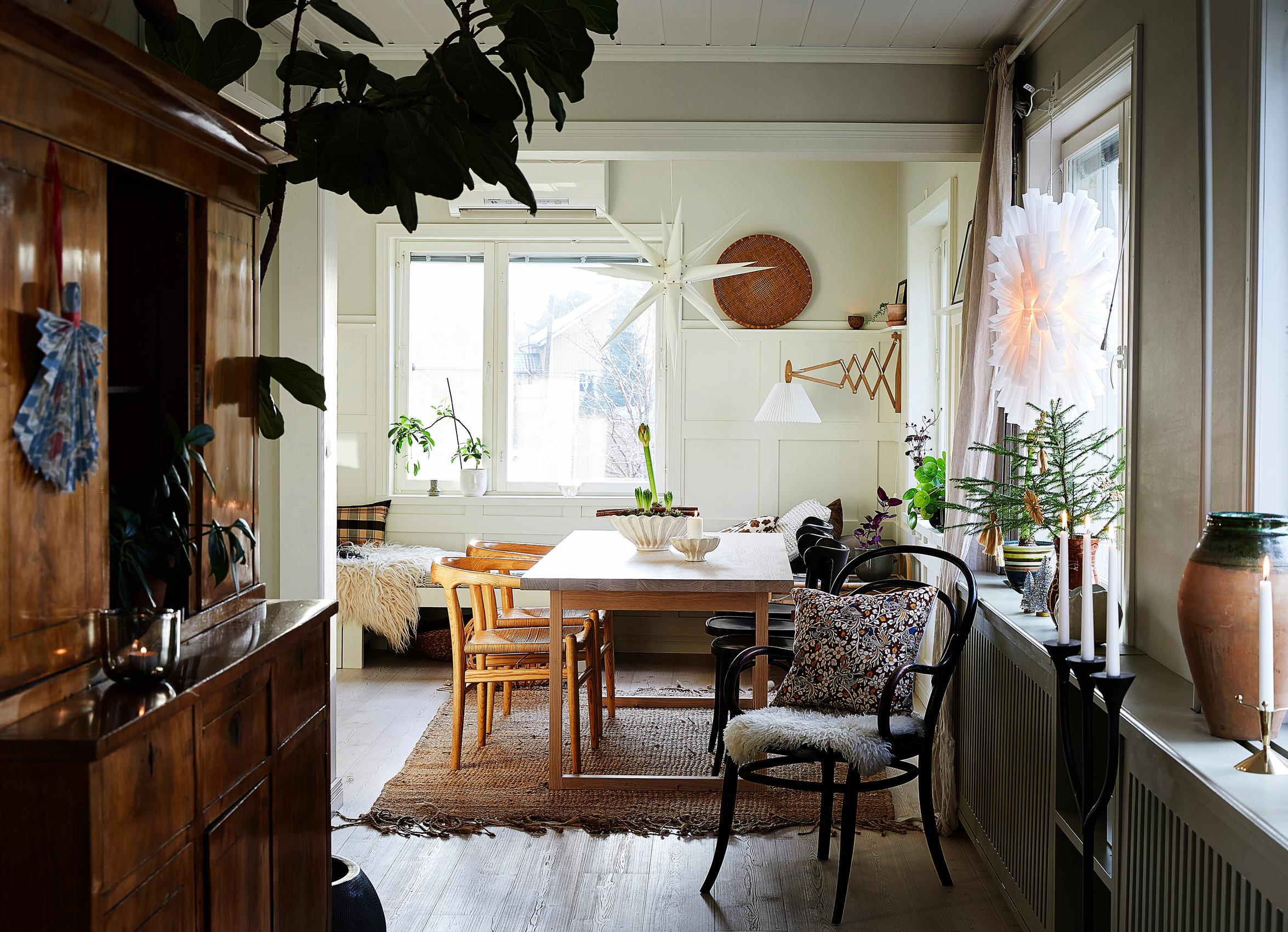 Näkymä olohuoneesta ruokailutilaan