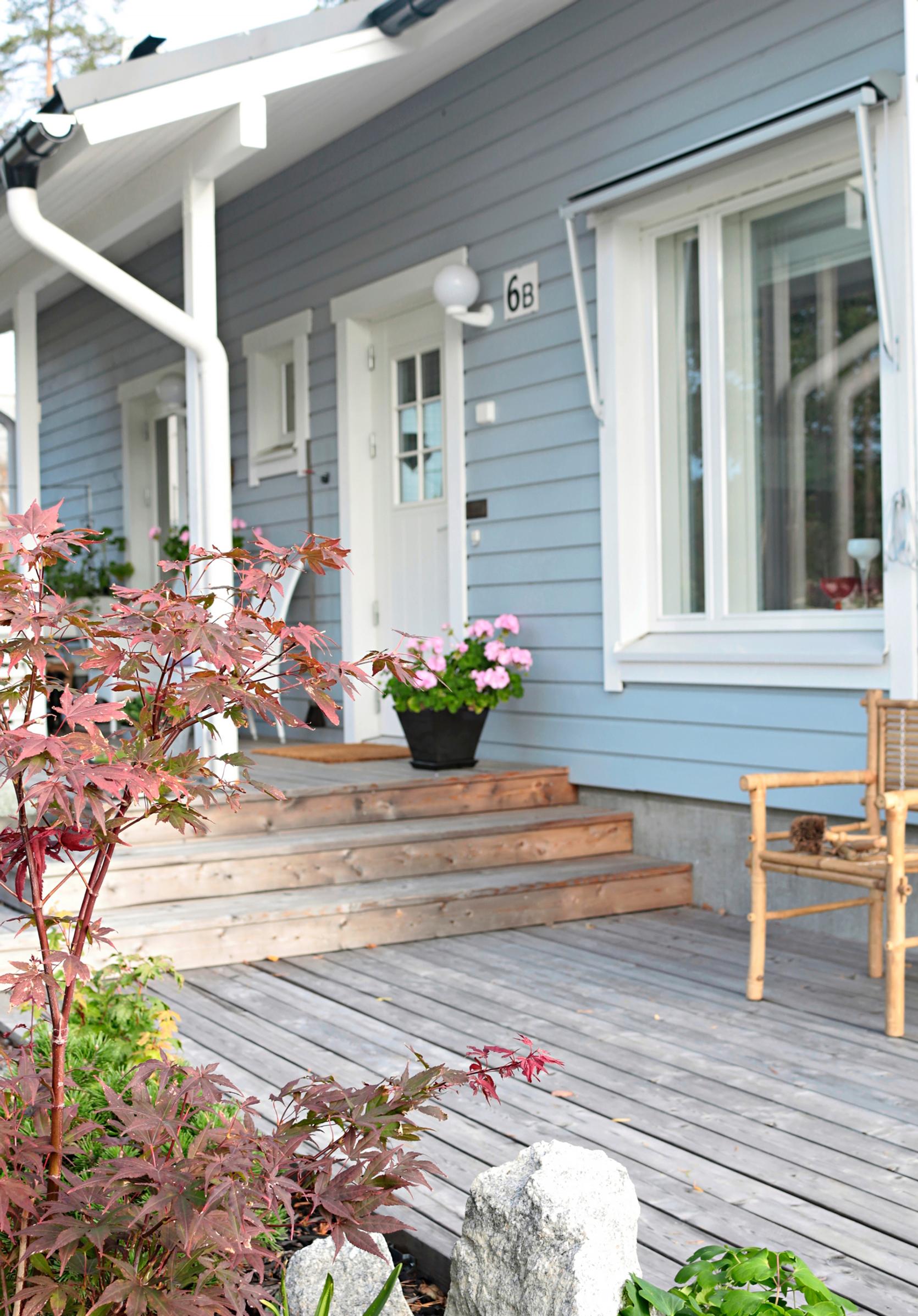 Talon sisäänkäynti ennen lasitusta