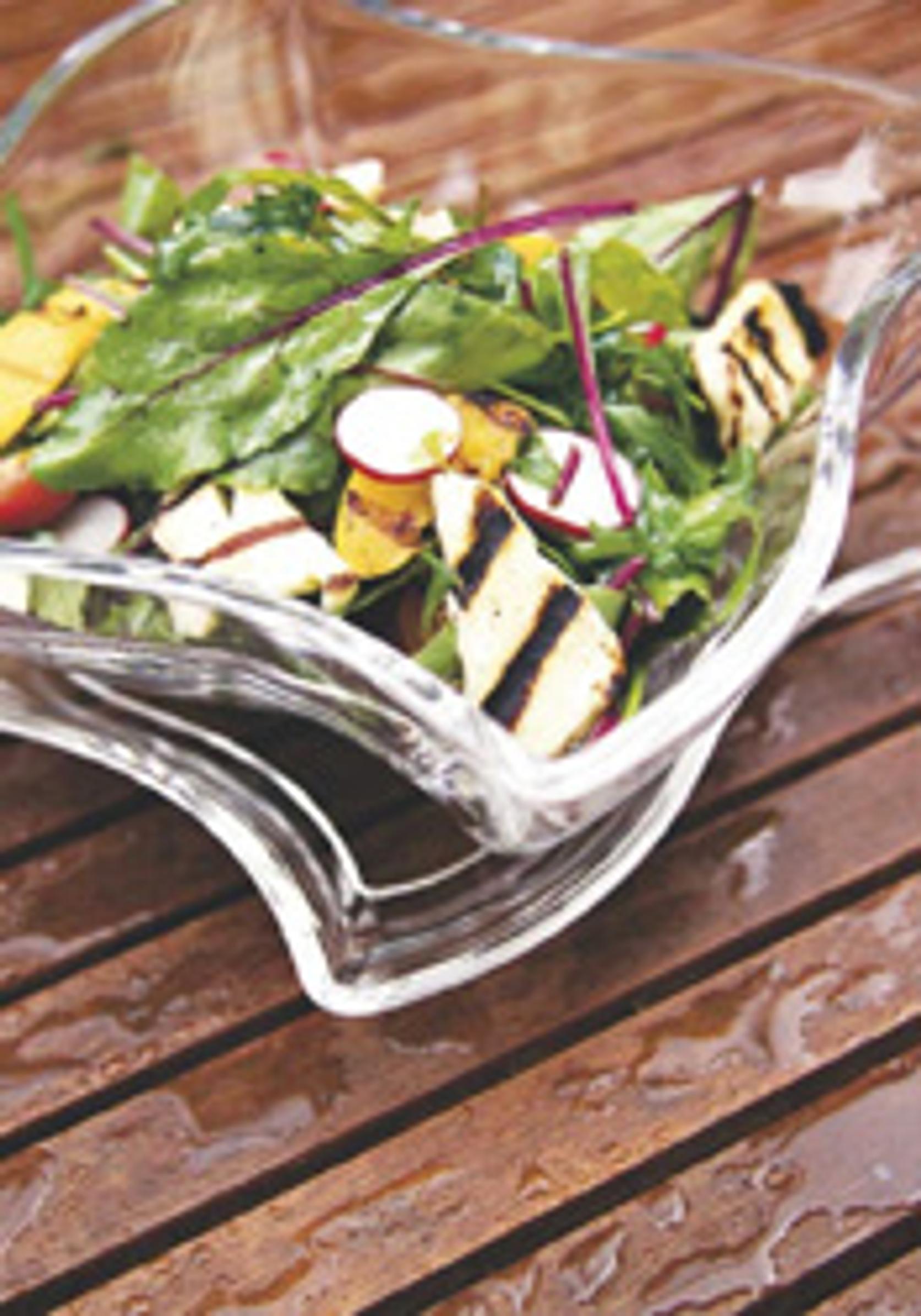 Halloumijuustosalaatti