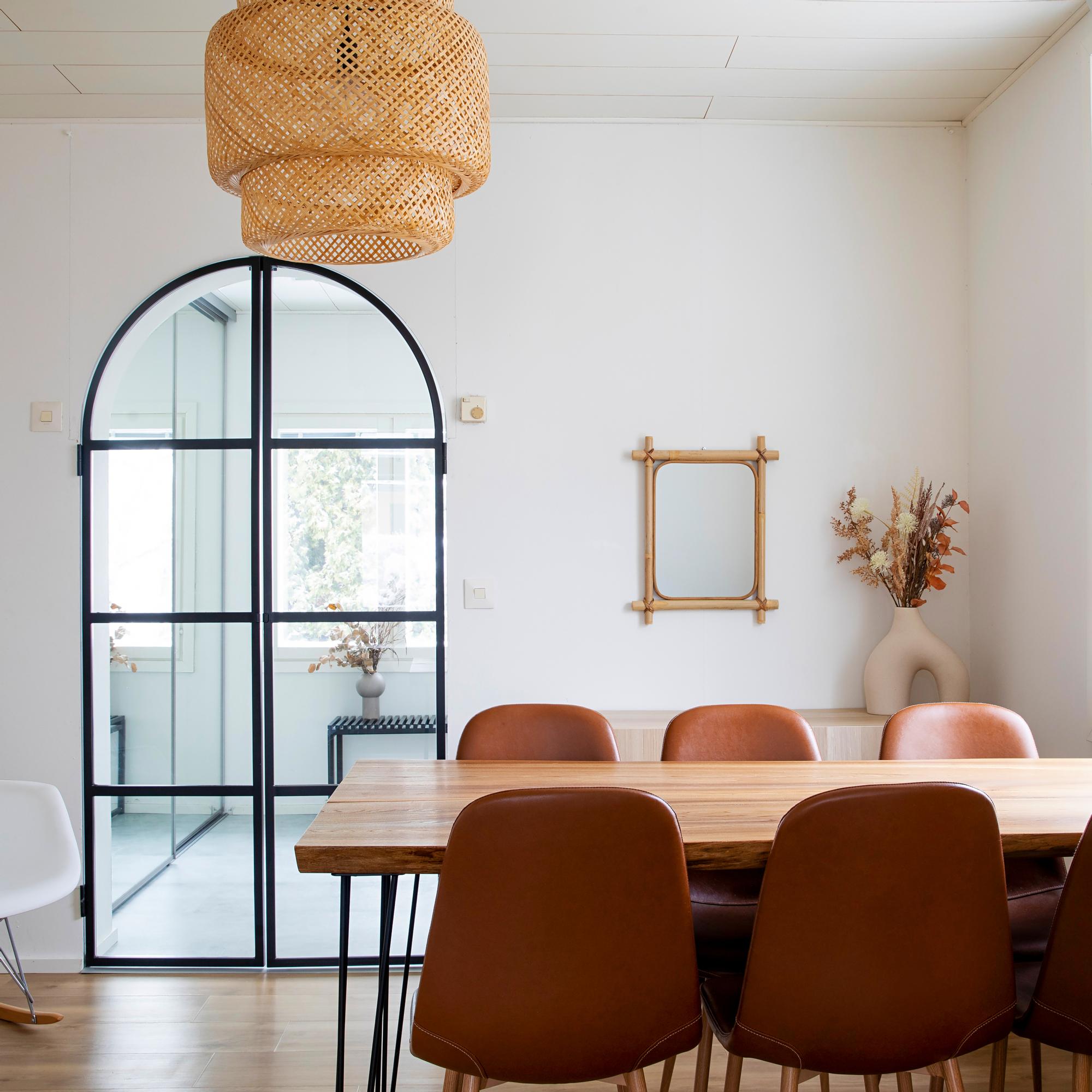 Riinan ja Jonin kodista löytyy käänneltävä keittiösaareke, kissojen piilovessa ja unelmien vaatehuone – paritalokoti koki 1,5 vuodessa täysmuutoksen