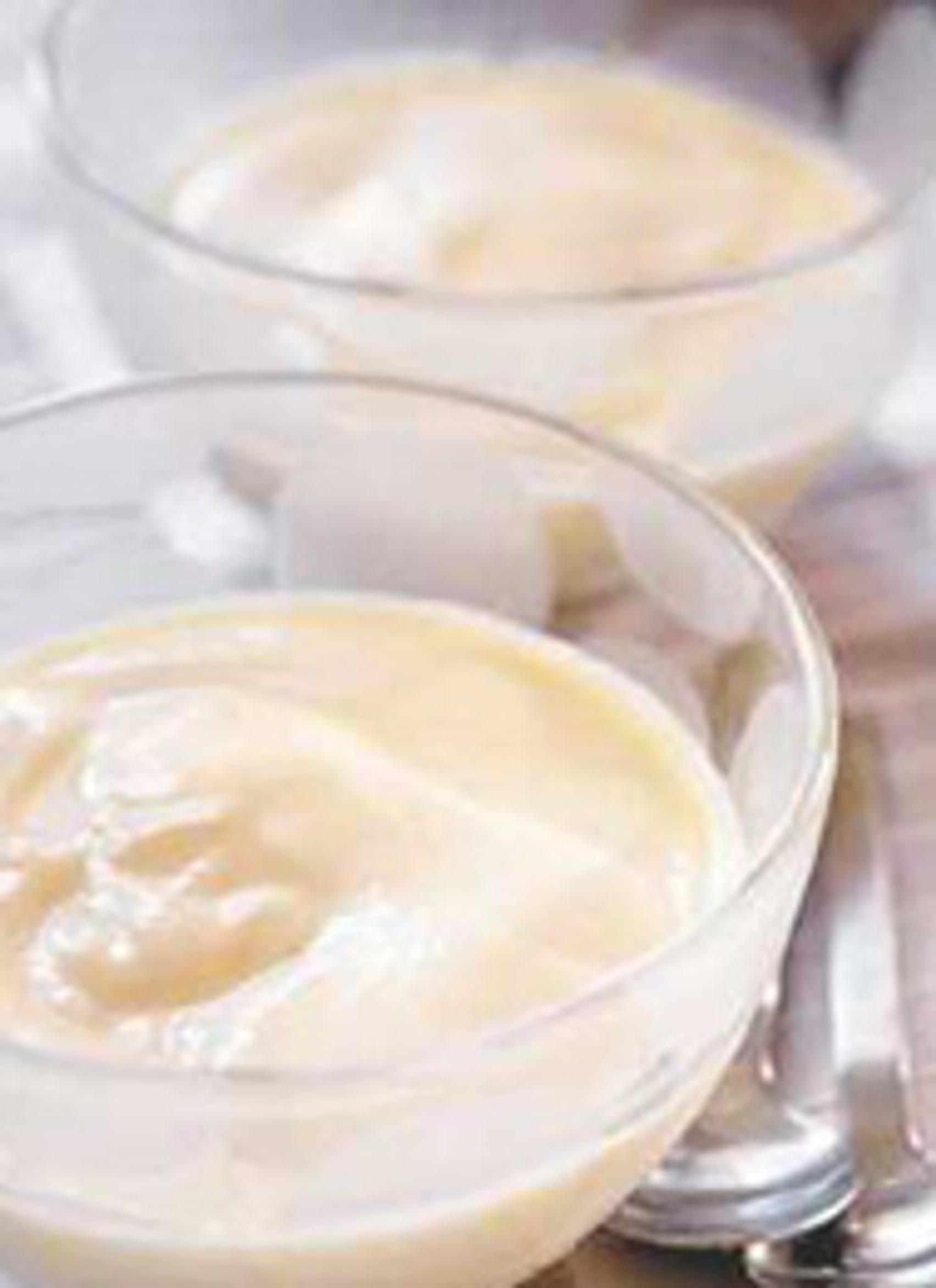 Liekitetyt päärynät ja vaniljakastike