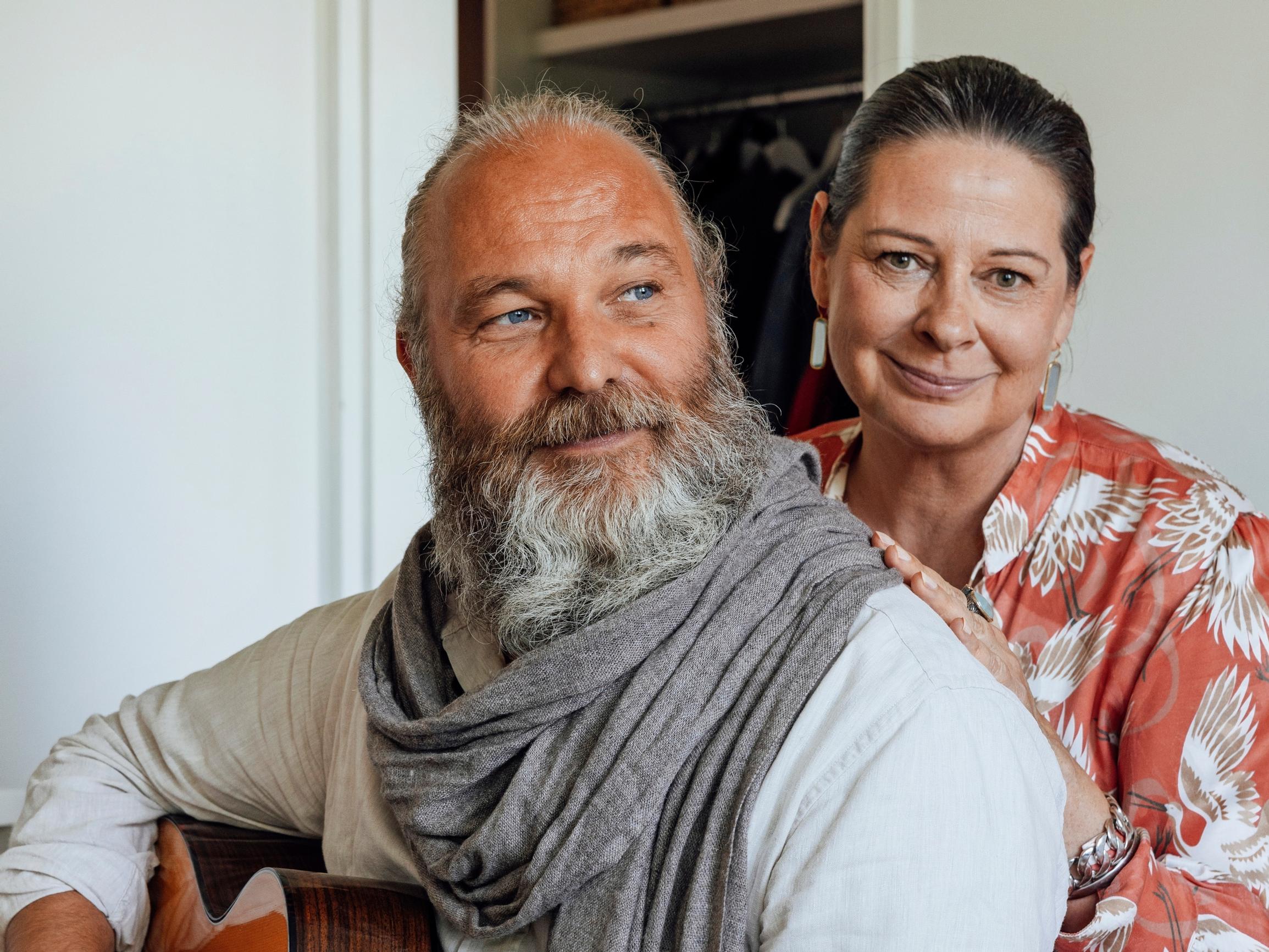 Aivoverenvuodon jälkeen Emiliasta tuli Tommin omaishoitaja: ”Emme vielä tiedä, mitä tämä kriisi tekee suhteellemme”