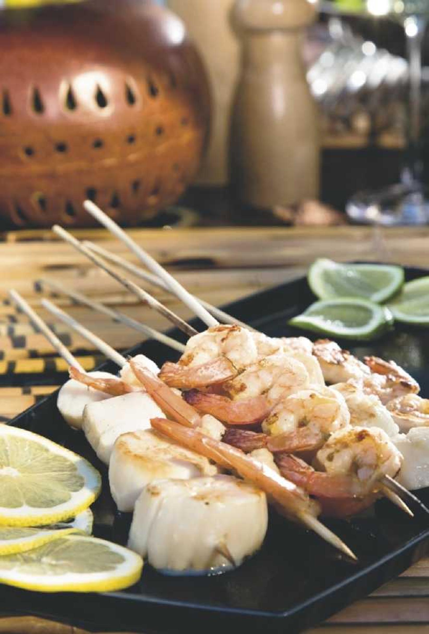Grillatut äyriäisvartaat