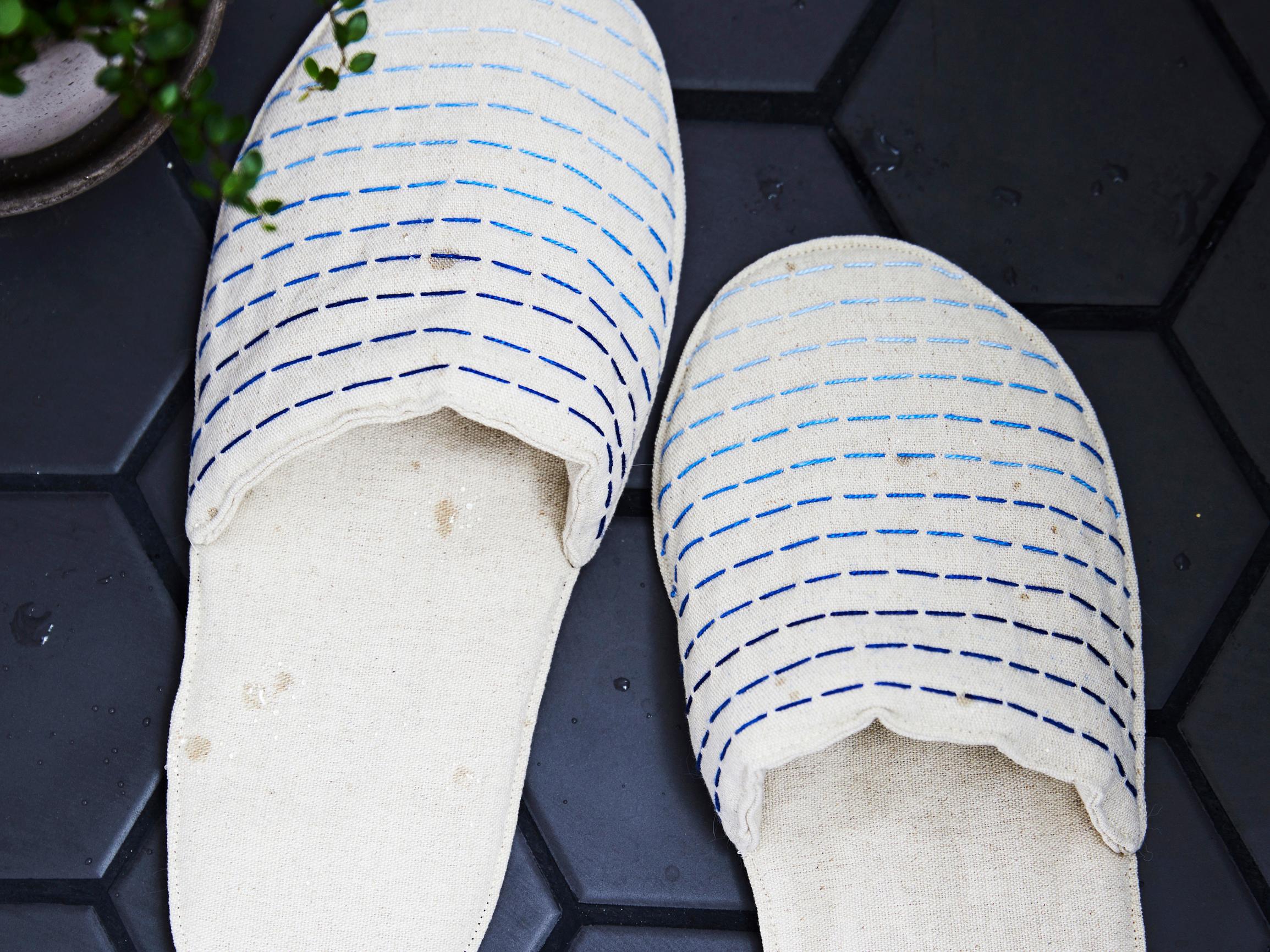 Hotellifiilistä saunailtoihin! Ompele kavereille vierastossut, joilla kelpaa tassutella vilvoittelemaan