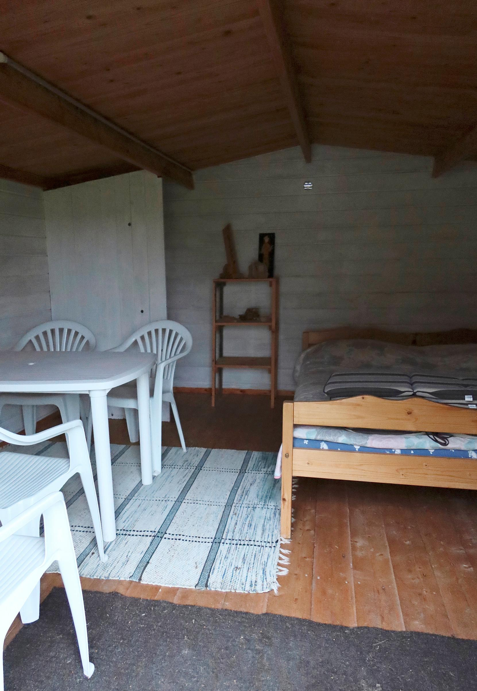 Pihavaja ennen ikkunaremonttia