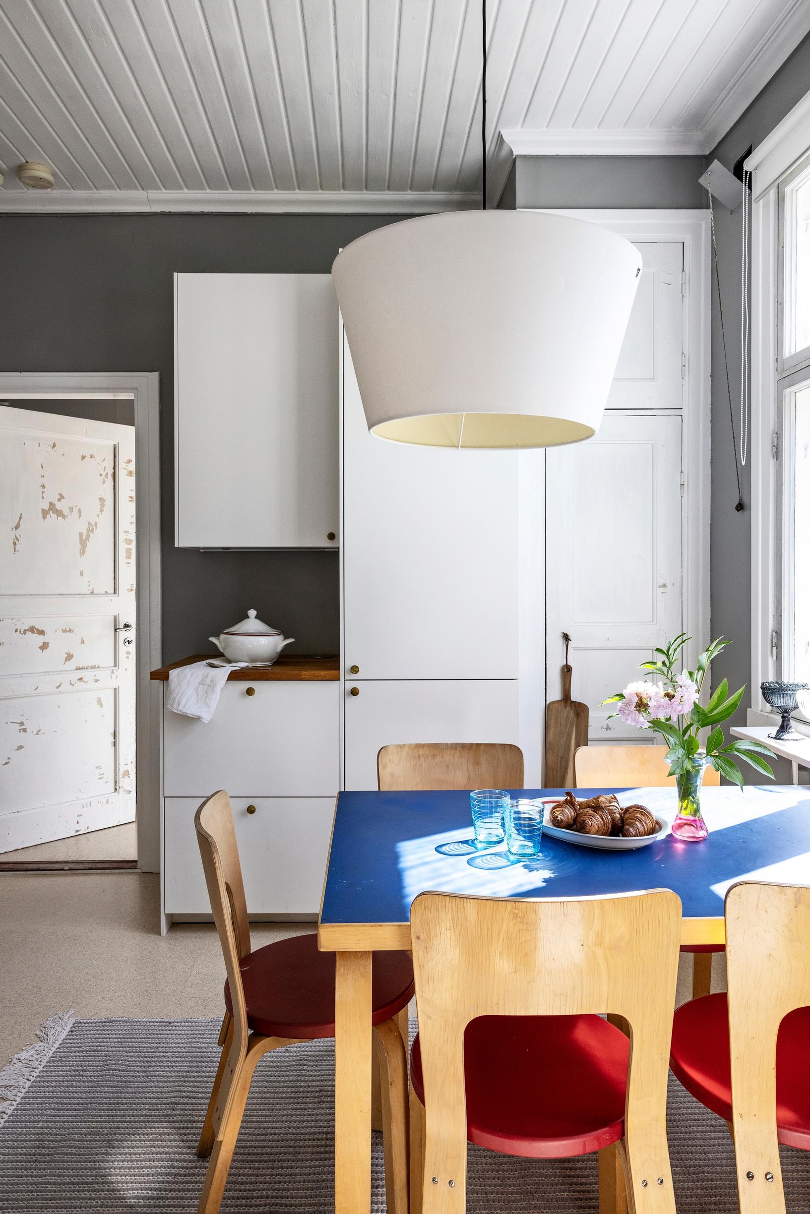 Artekin ruokailuryhmä keittiössä