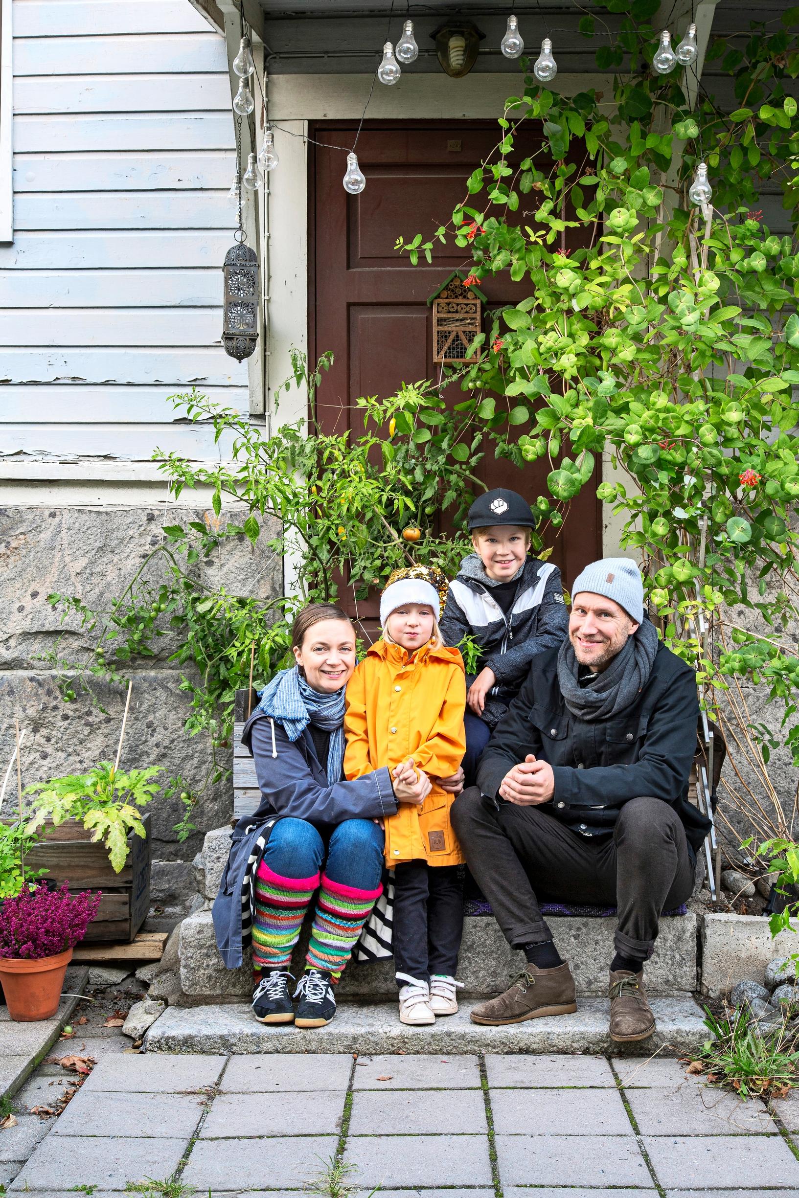 Katja Kaski ja Otto Holmberg lapsineen
