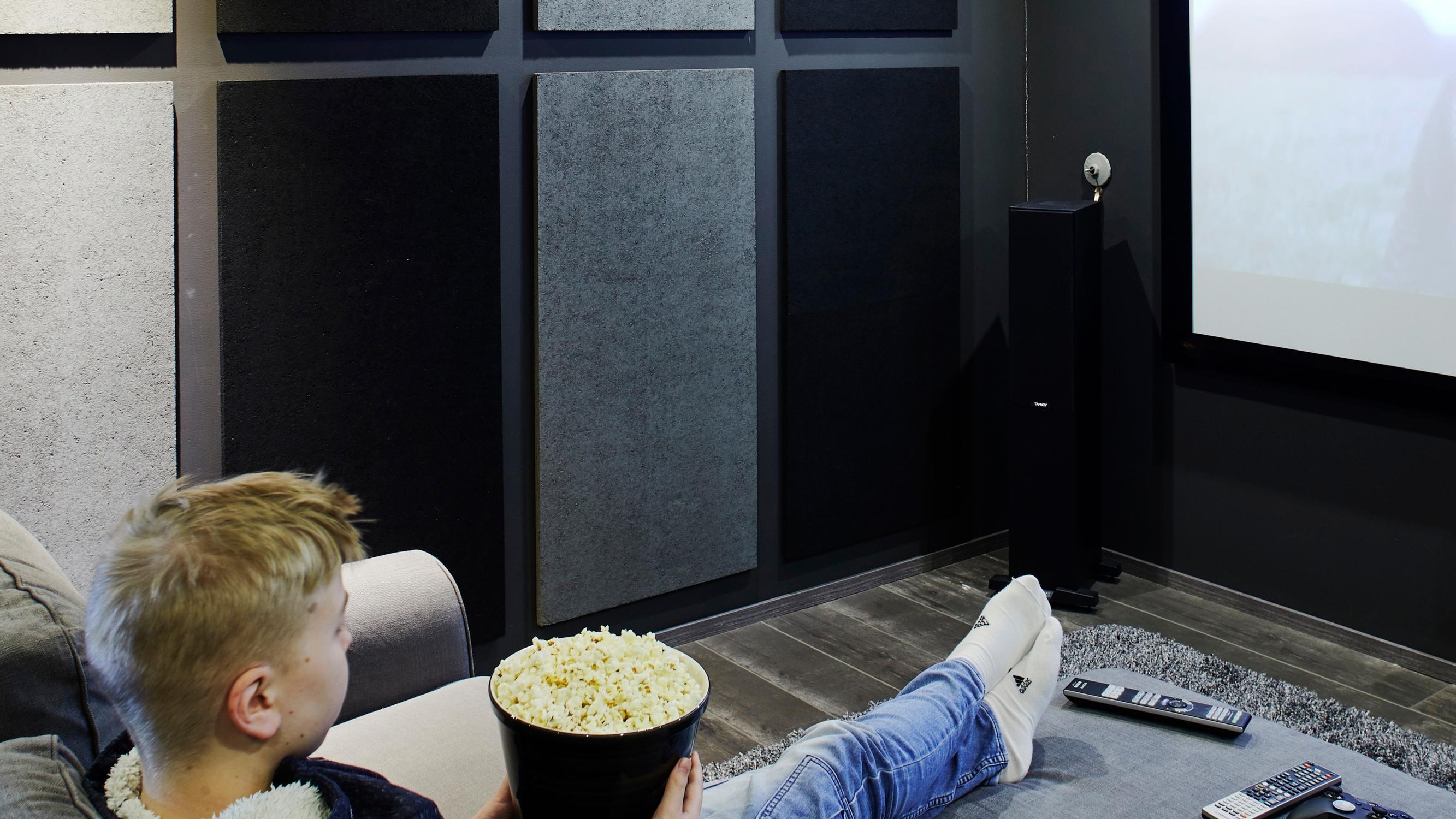 Autotallista Remontoitiin Elokuvahuone Meilla Kotona