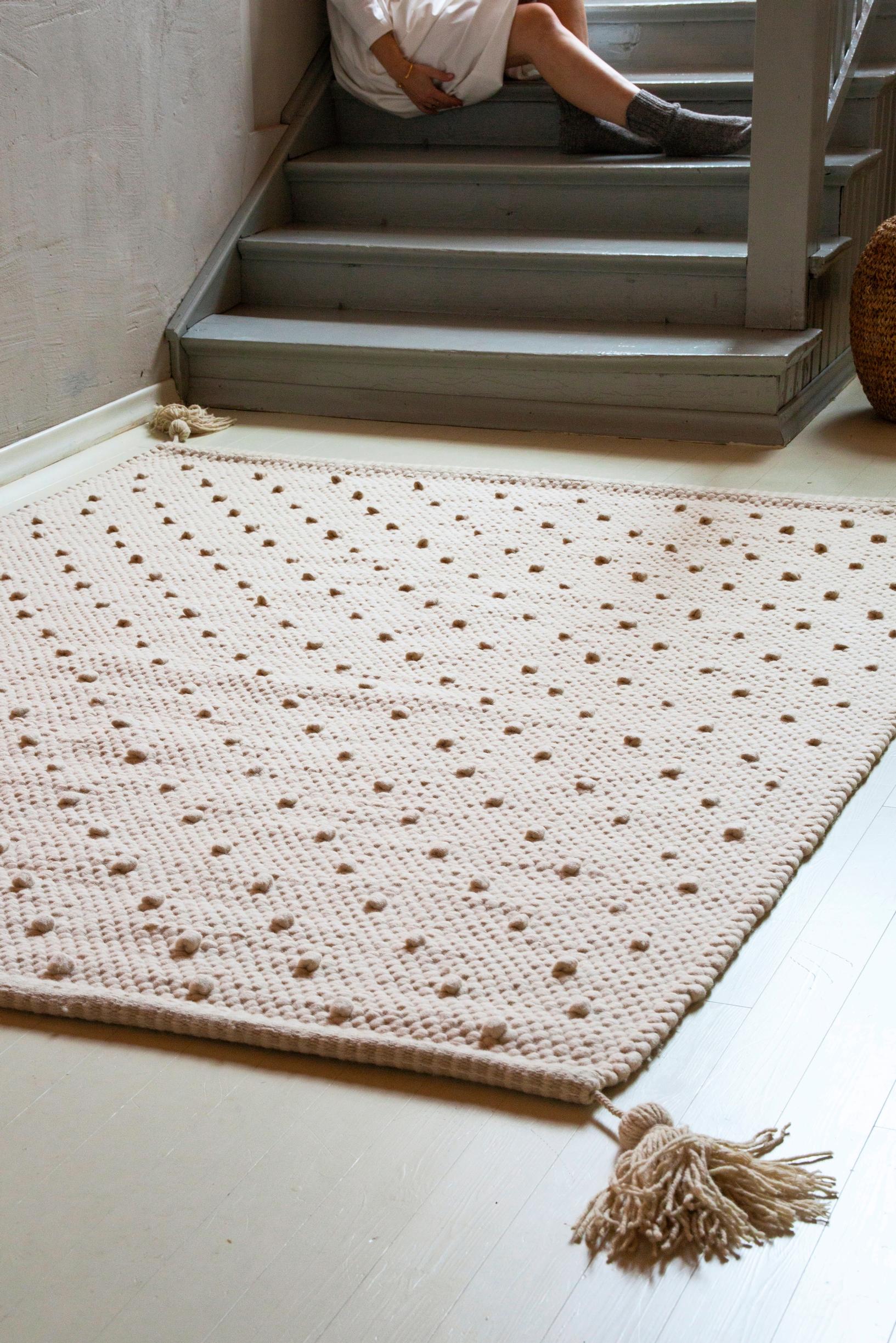 Tikaun villamatto lattialla