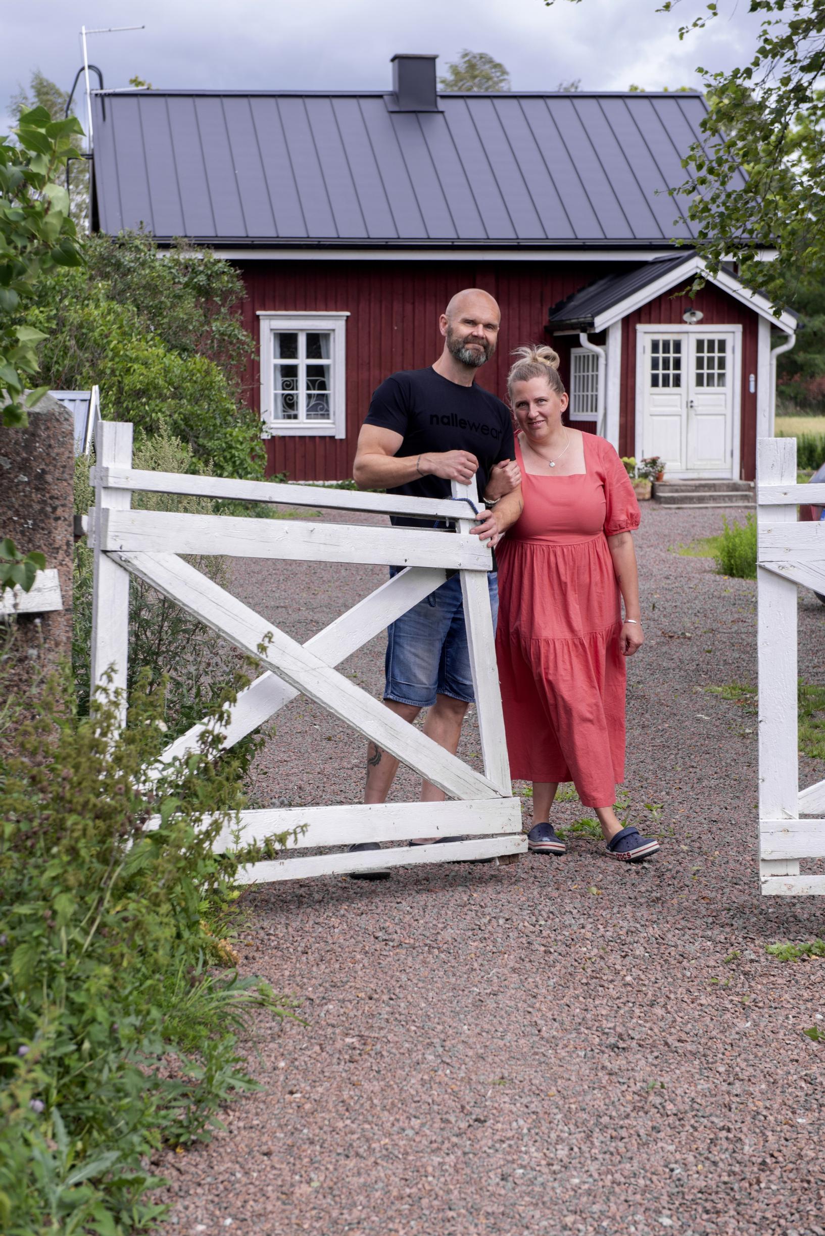 Mirkka ja Teemu Eloranta portilla