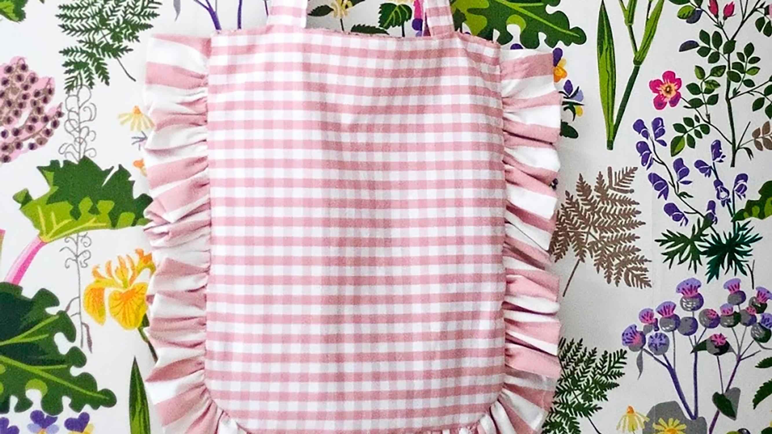 Ompele suloinen röyhelökassi kesämenoihin – kurkkaa ohje ja tee omasi!