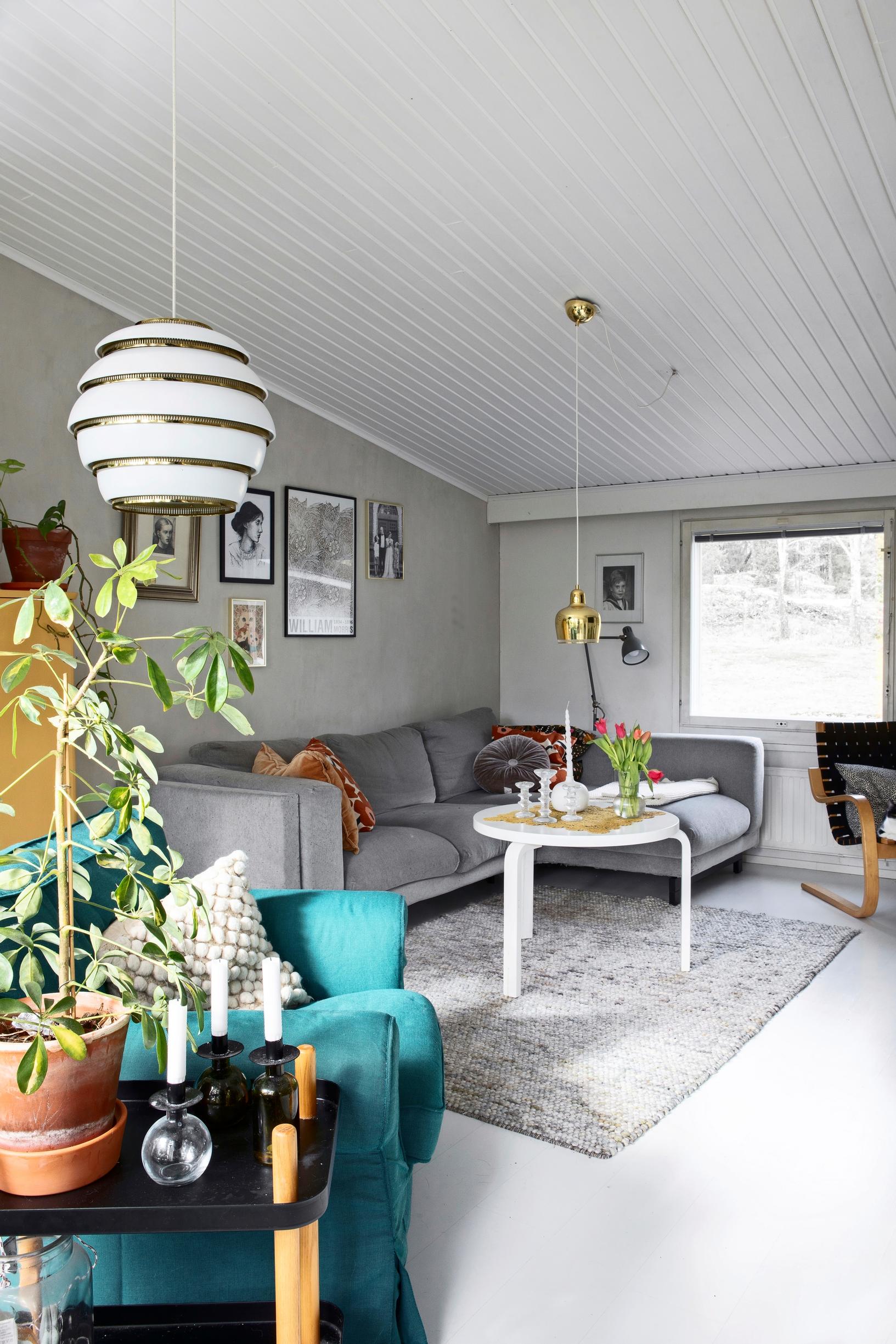 Artekilla sisustettu olohuone