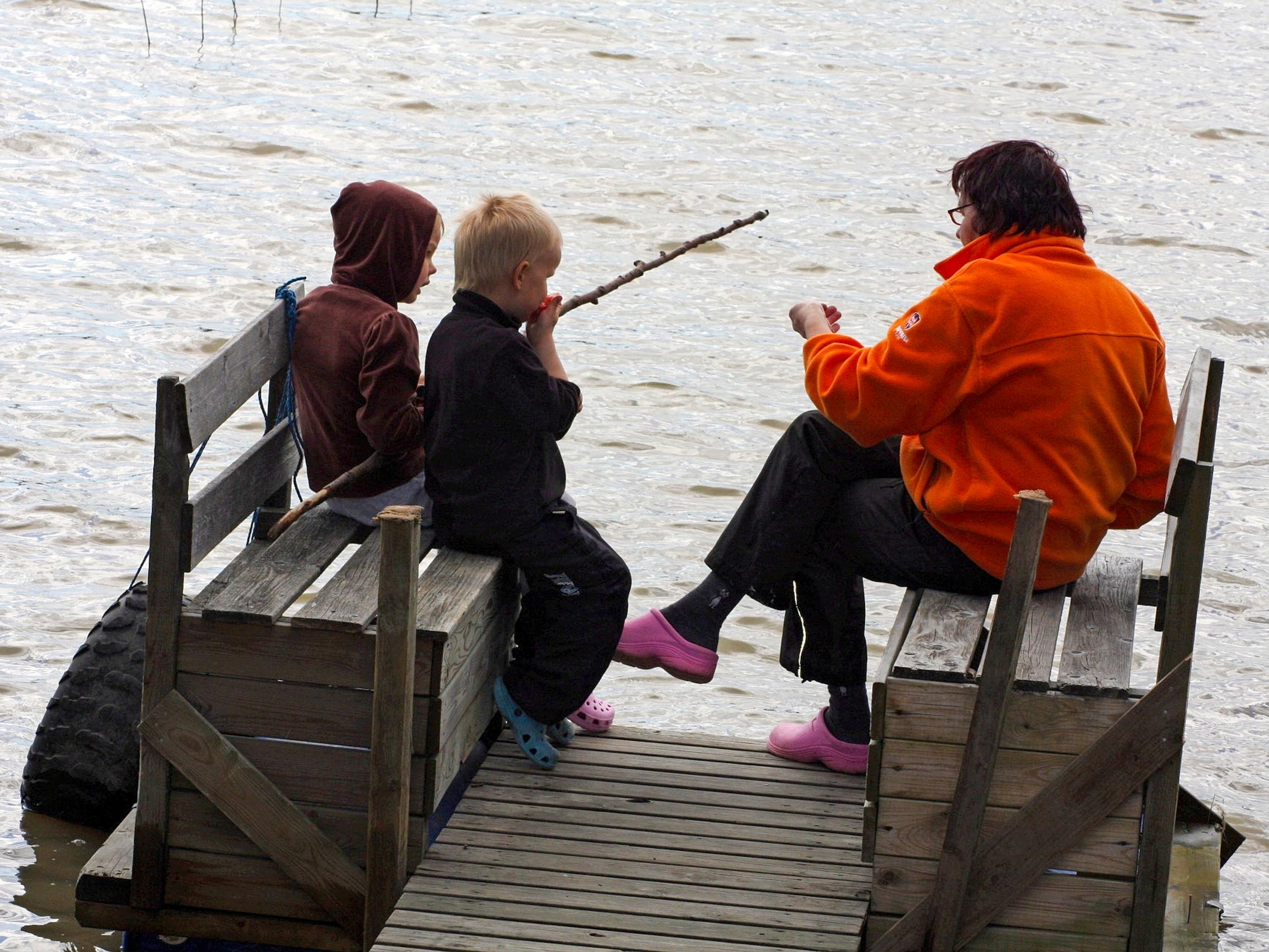 Mökkeily voi vahvistaa isovanhempien ja lastenlasten suhdetta – ”Mökki on se paikka, jossa ollaan pitkiäkin aikoja yhdessä”
