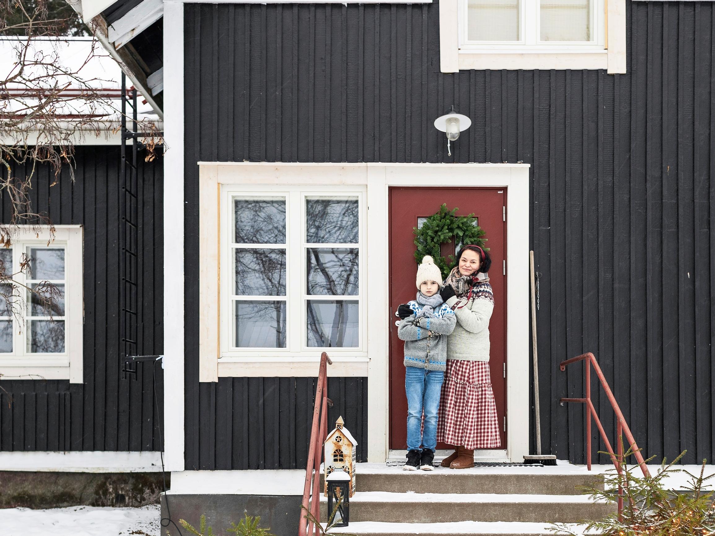 Mustan maalaistalon emäntä Kati Pilli-Sihvola: ”Kaupungissa joulut tuntuivat suorittamiselta, maalla elämä on verkkaisempaa”