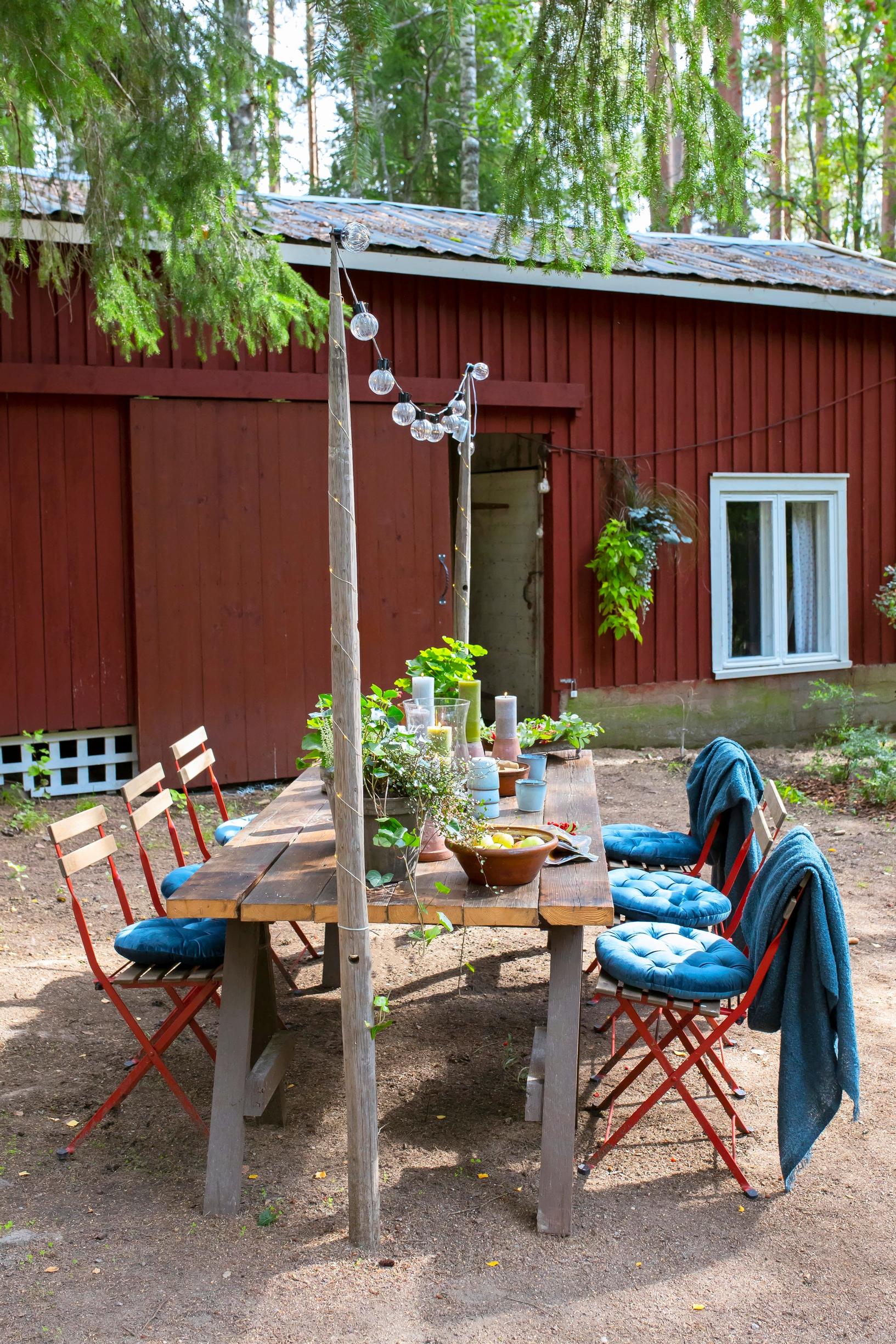 Tunnelmallinen pihapöytä