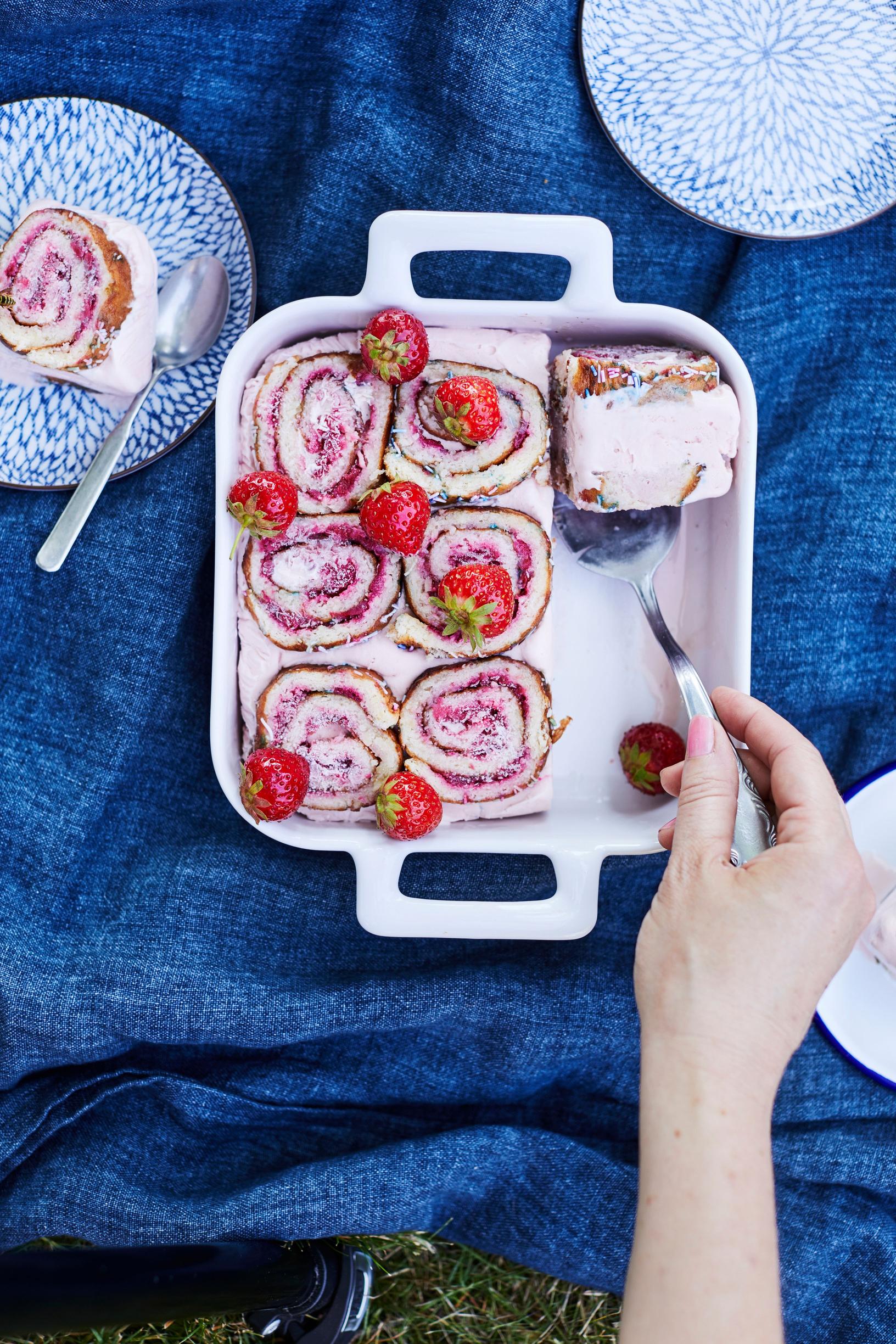 Kääretorttu-jäätelökakku