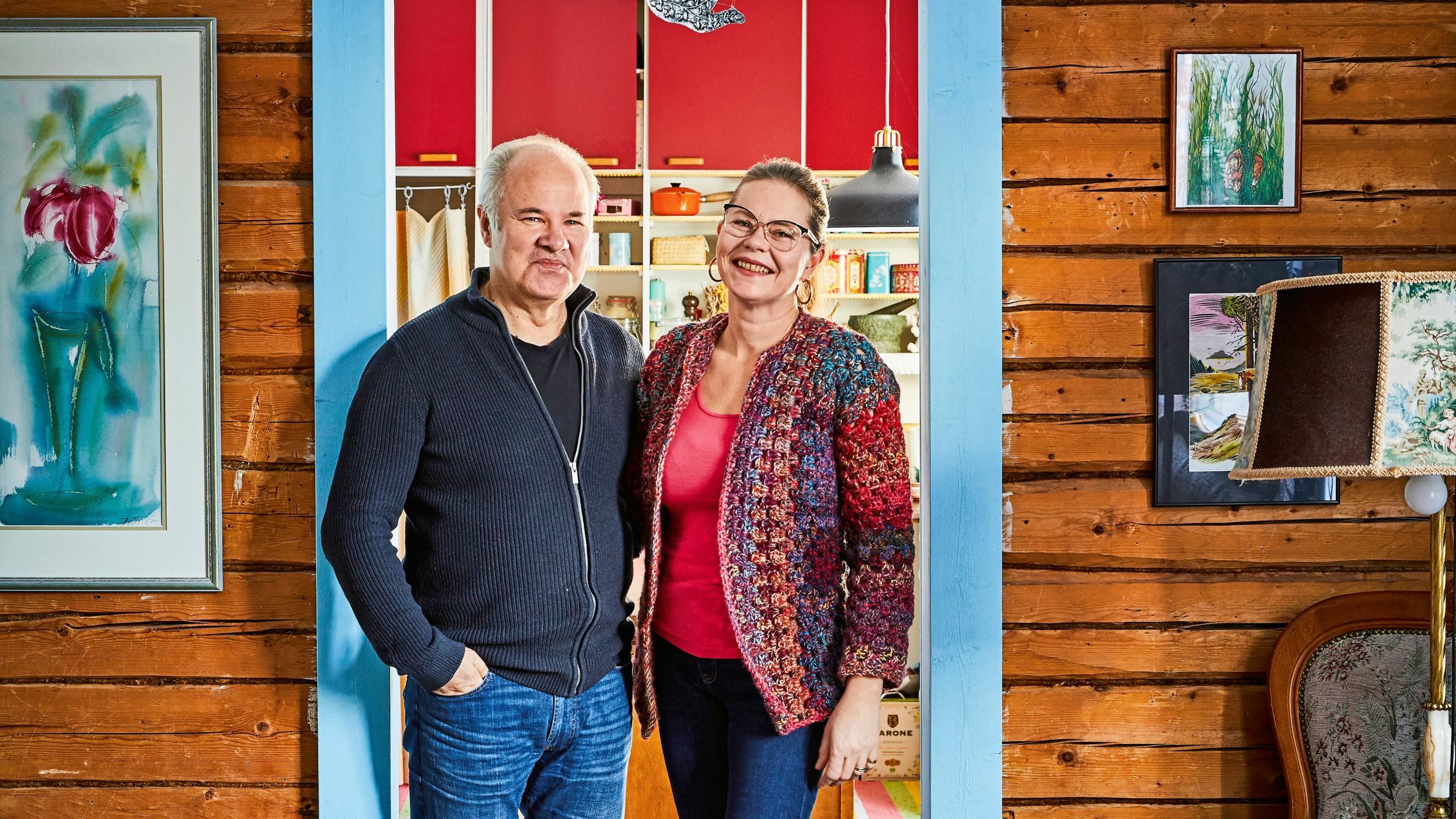 Muusikkopari hankki keskellä pandemiaa huonokuntoisen 450-neliöisen koulun: ”Annamme talon kertoa, mitä se haluaa”